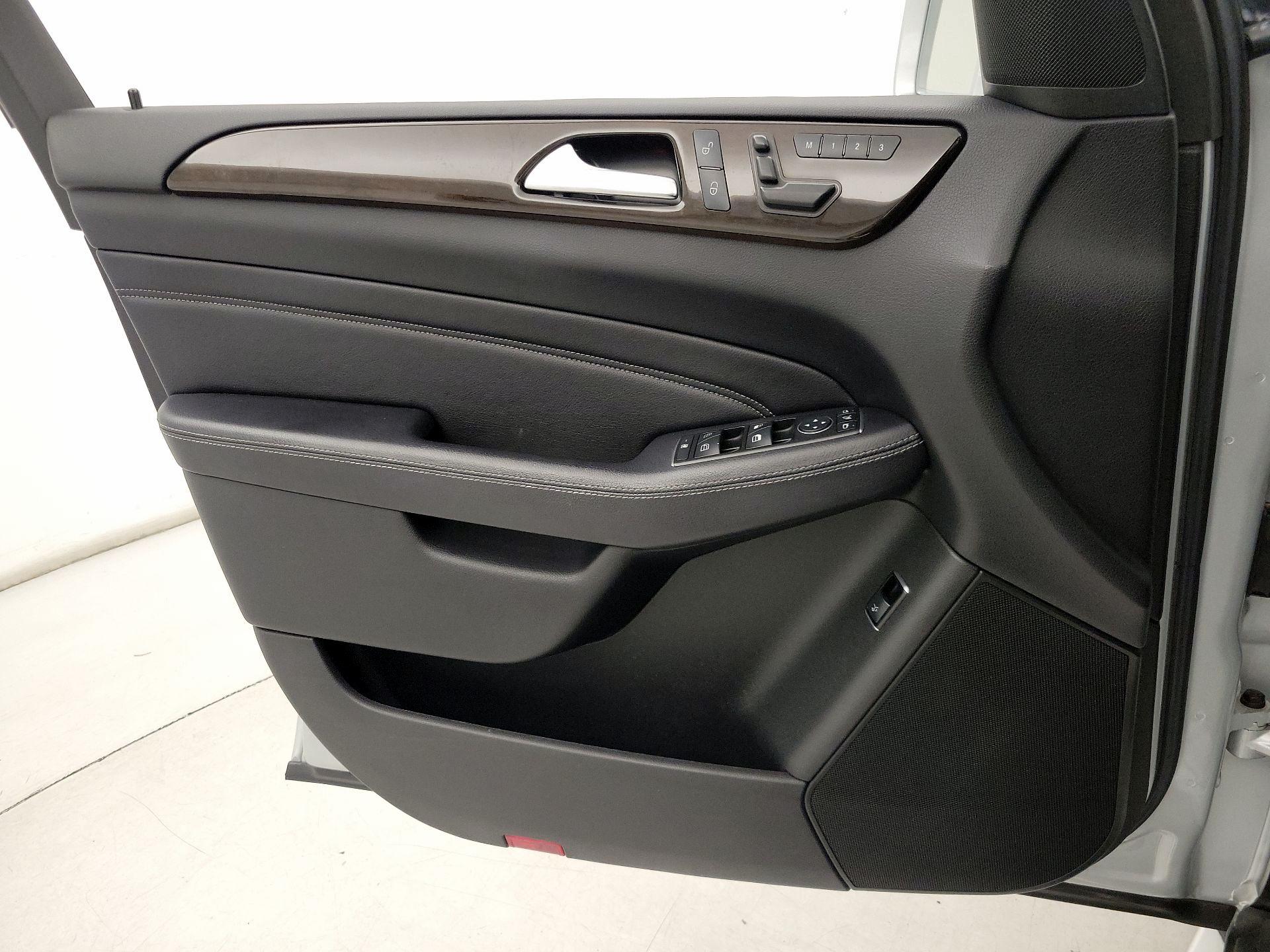 Thumbnail: 2015 Mercedes-Benz M-Class - 12