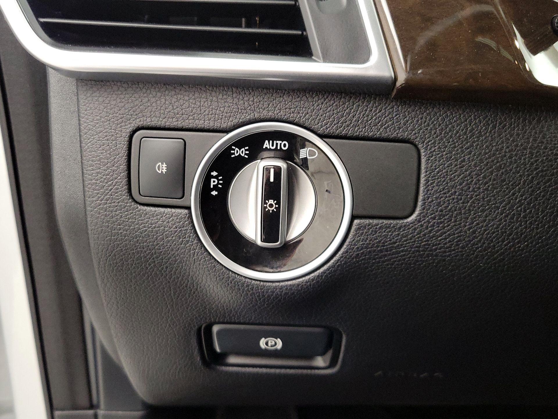 Thumbnail: 2015 Mercedes-Benz M-Class - 13
