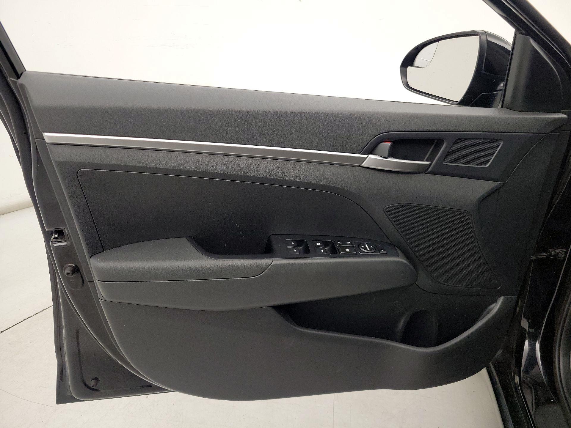 Thumbnail: 2020 Hyundai Elantra - 12