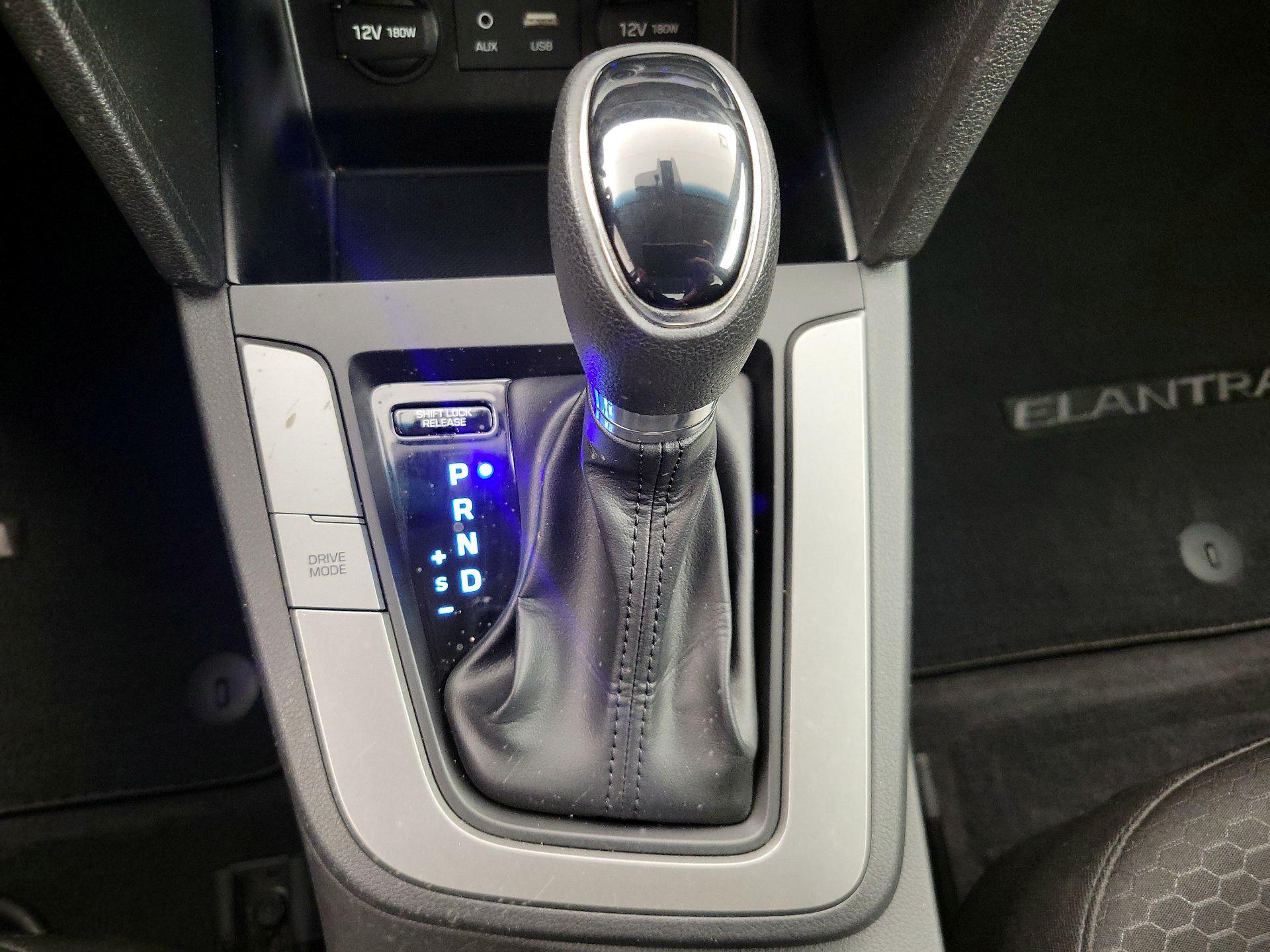 Thumbnail: 2020 Hyundai Elantra - 17