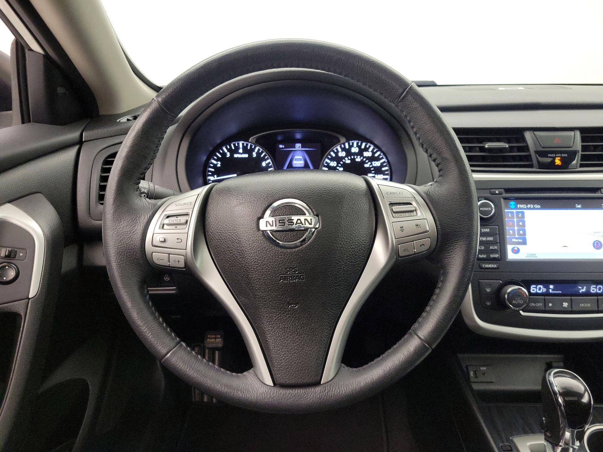 Thumbnail: 2016 Nissan Altima - 10