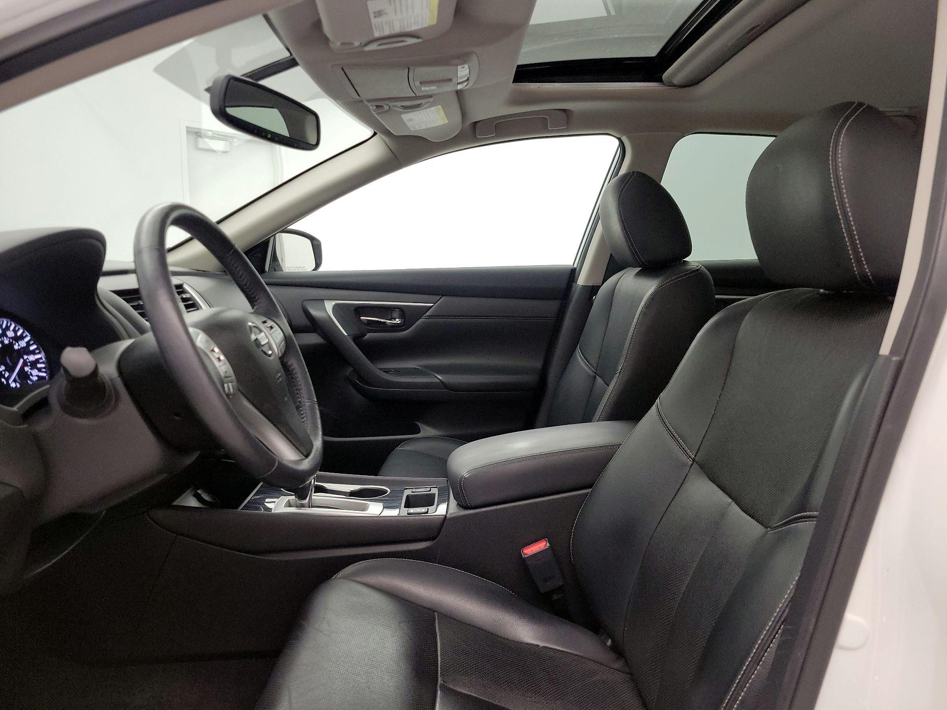 Thumbnail: 2016 Nissan Altima - 11