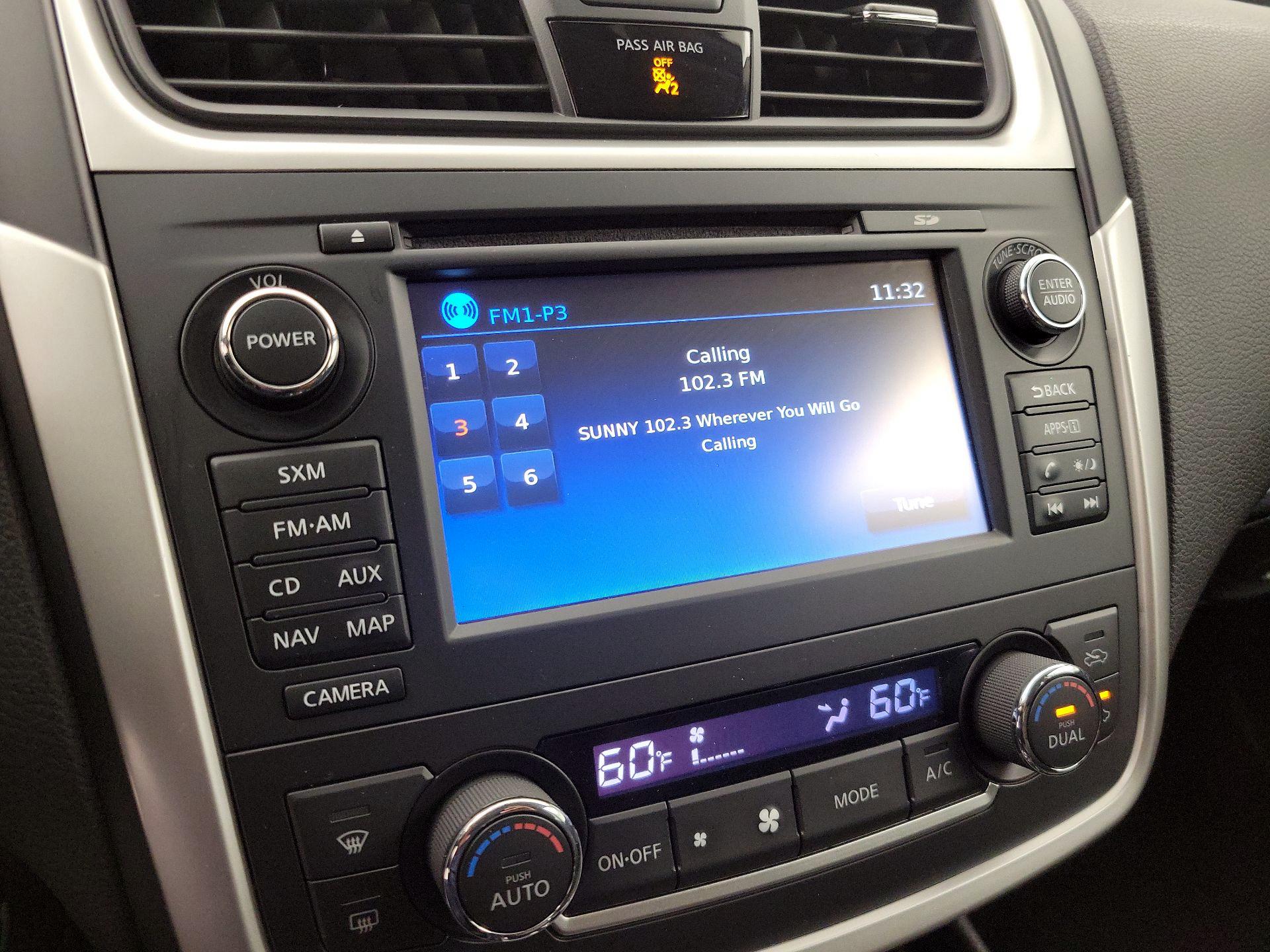 Thumbnail: 2016 Nissan Altima - 16