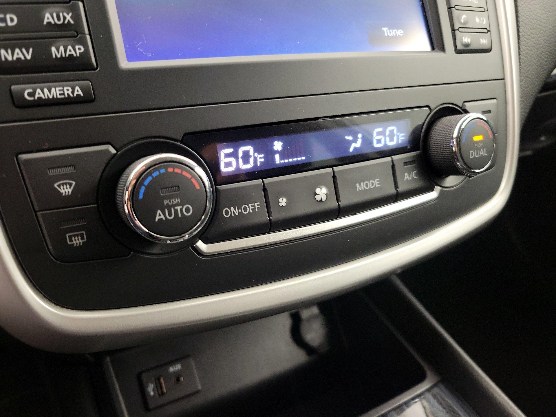 Thumbnail: 2016 Nissan Altima - 17