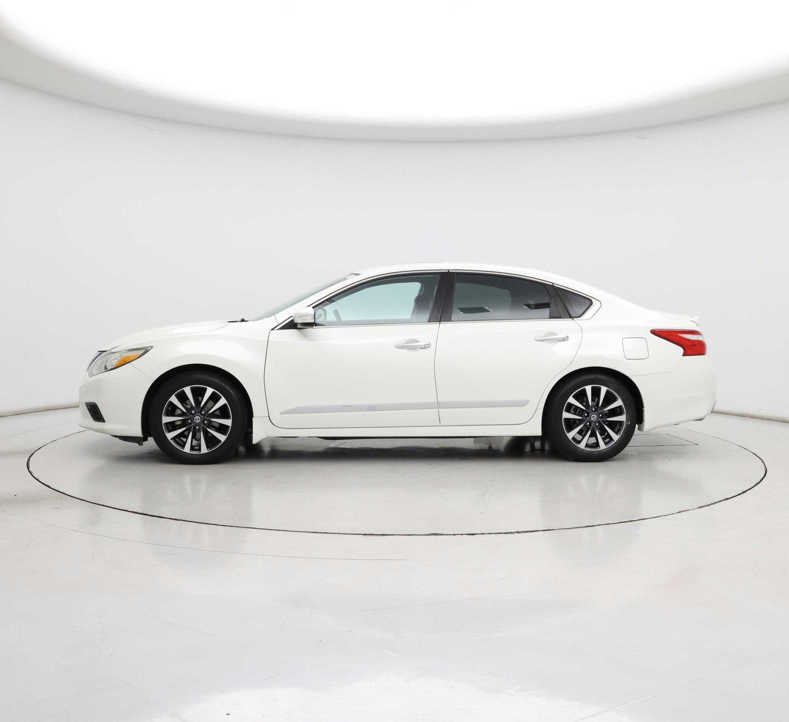 Thumbnail: 2016 Nissan Altima - 3