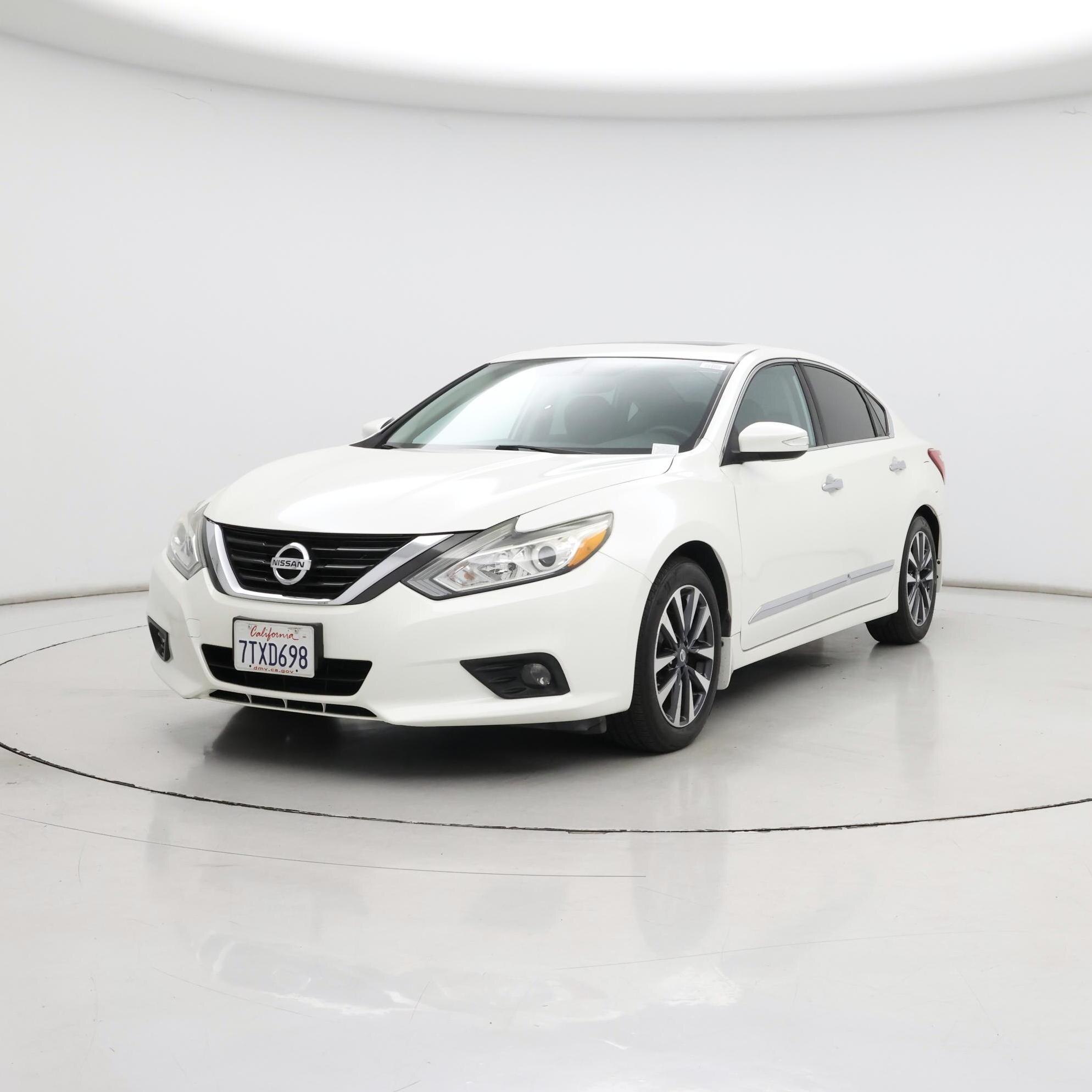 Thumbnail: 2016 Nissan Altima - 4