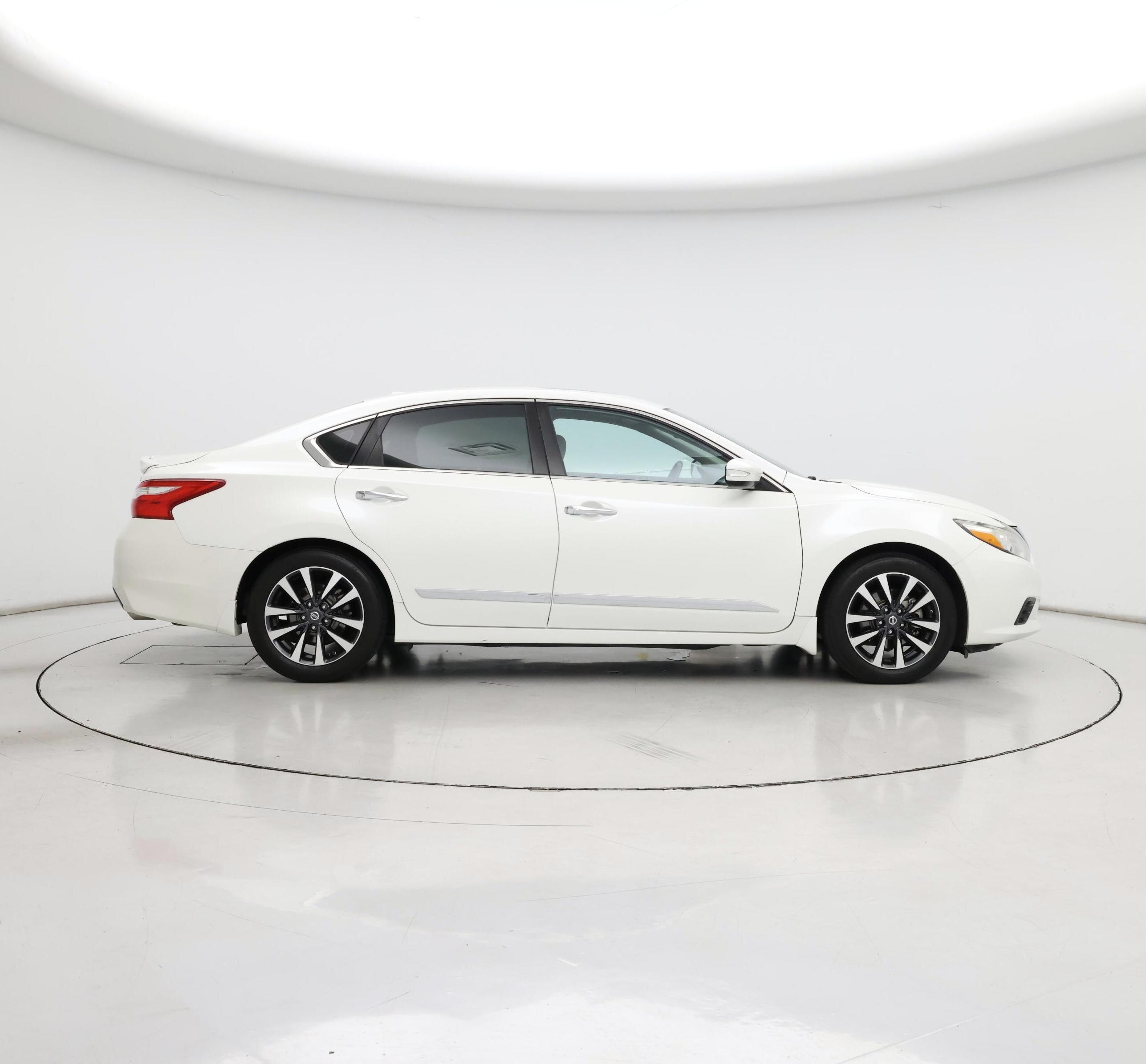 Thumbnail: 2016 Nissan Altima - 7