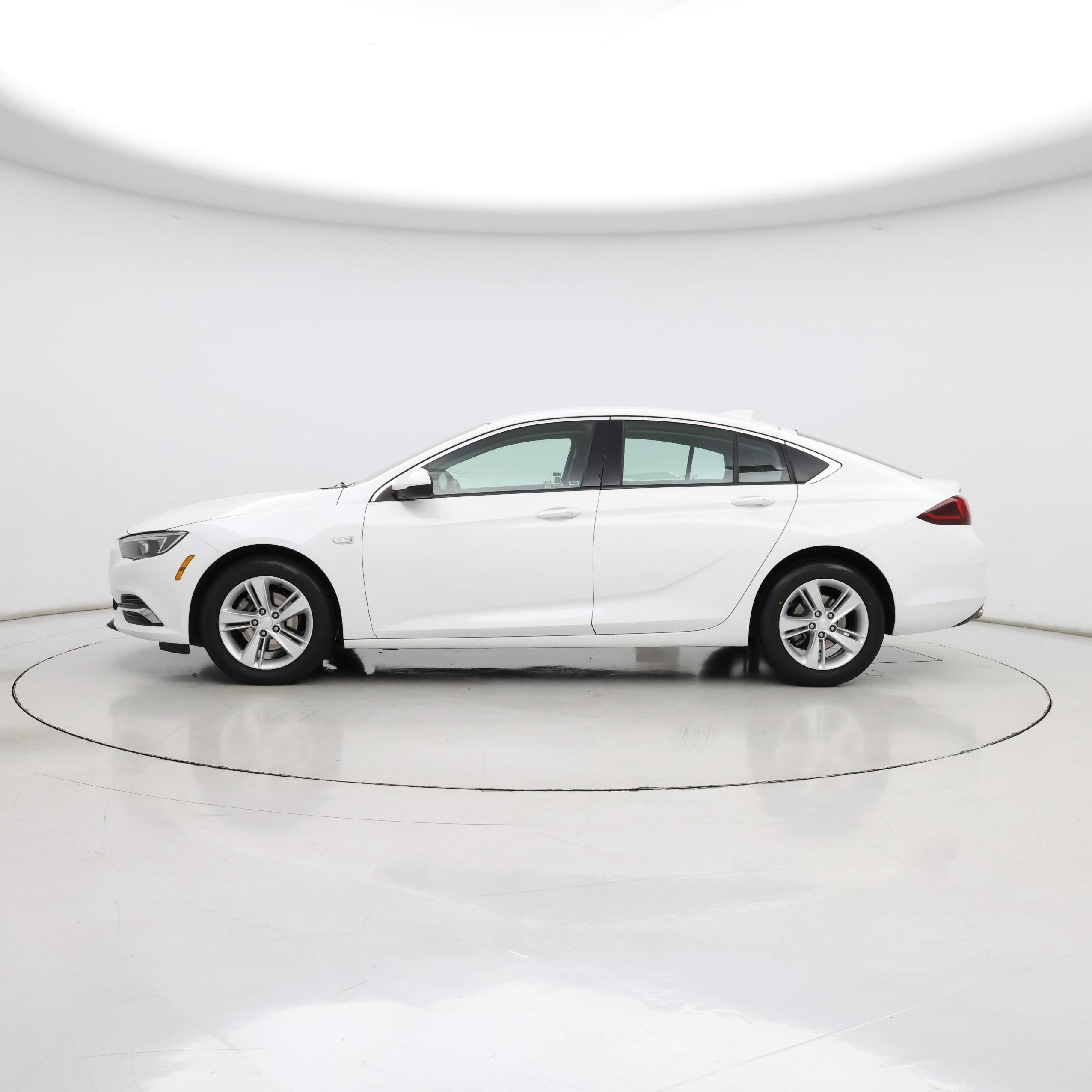 Thumbnail: 2018 Buick Regal - 3