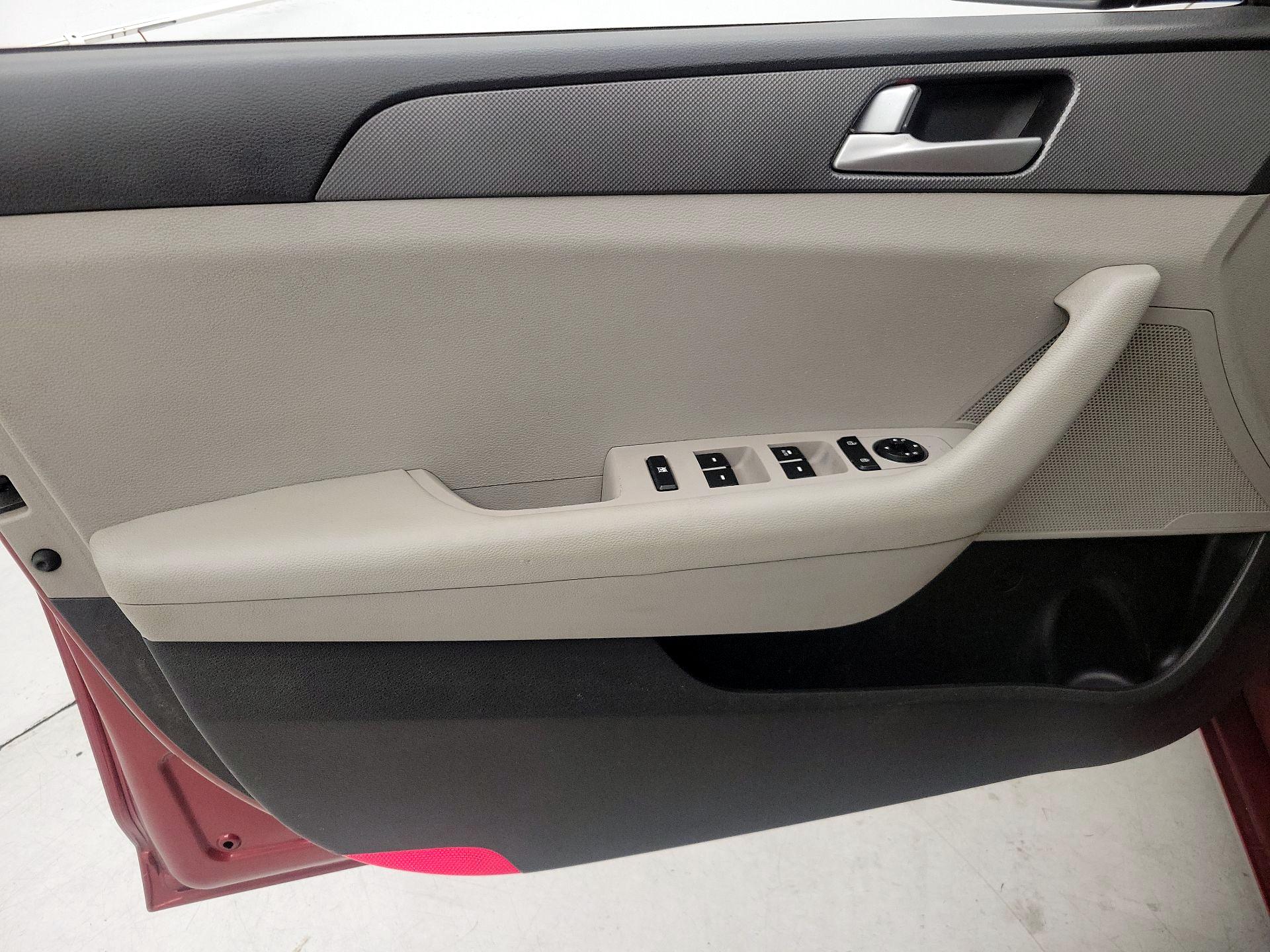 Thumbnail: 2015 Hyundai Sonata - 12
