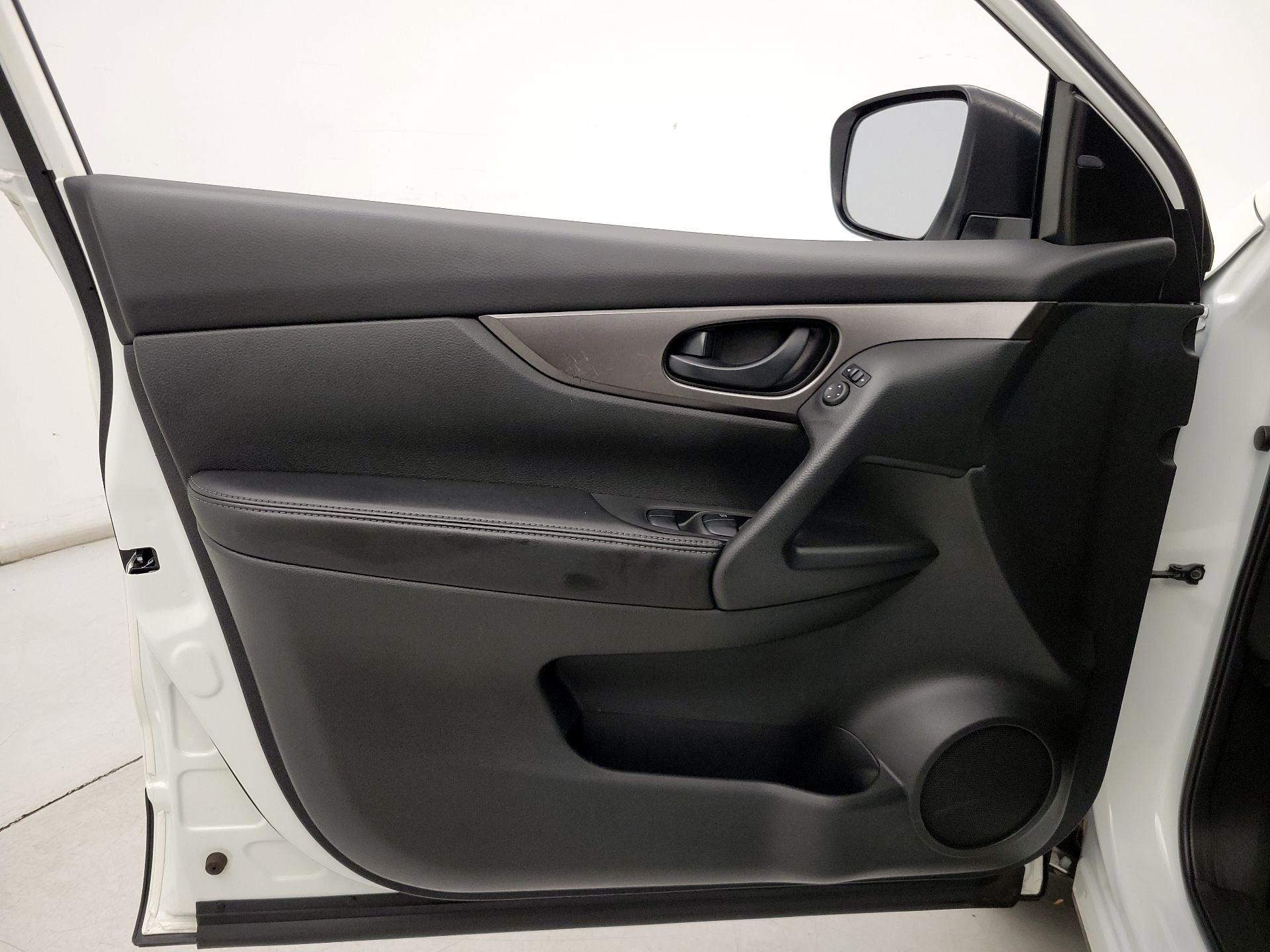 Thumbnail: 2019 Nissan Rogue Sport - 12
