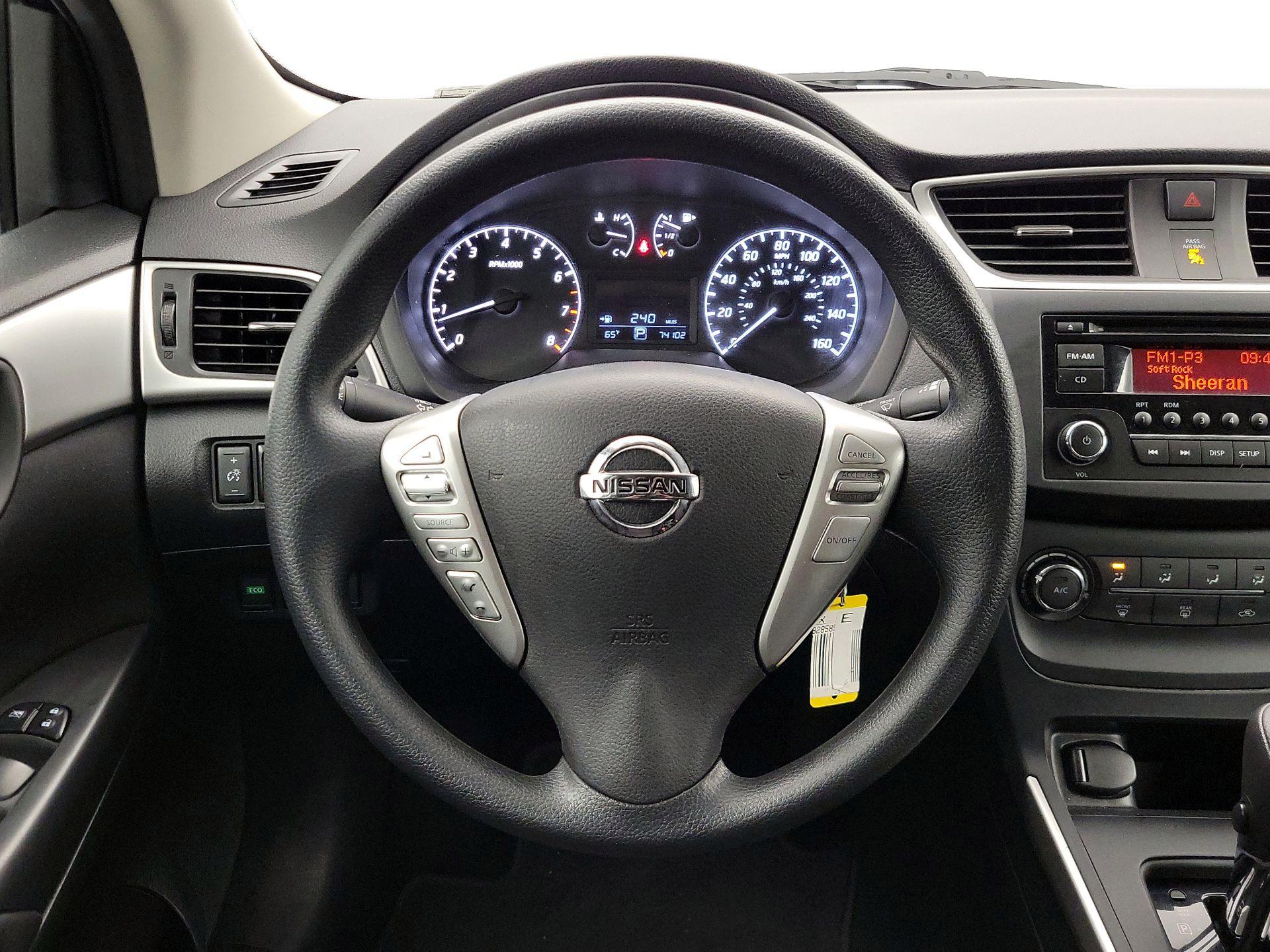 Thumbnail: 2017 Nissan Sentra - 10