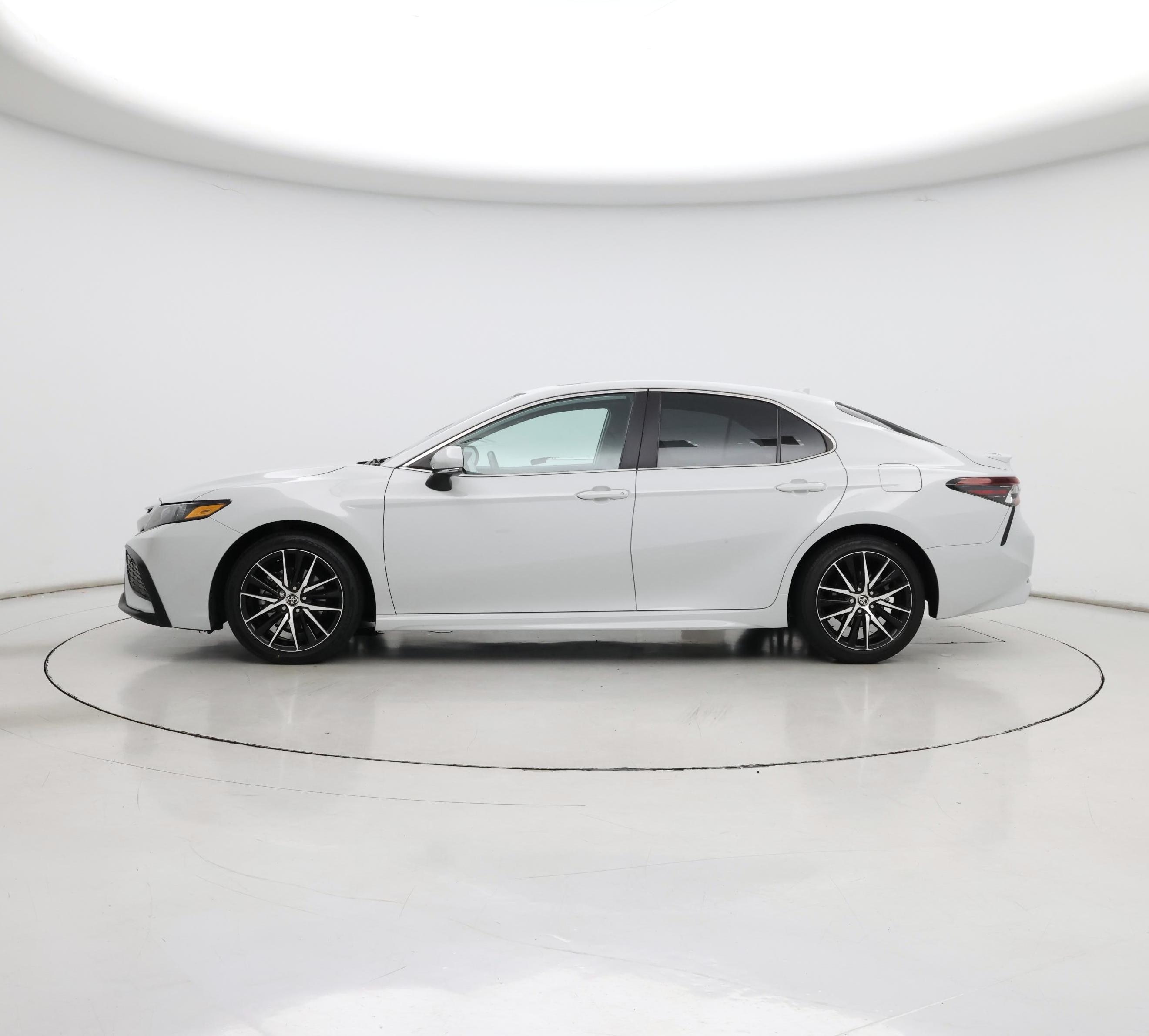 Thumbnail: 2022 Toyota Camry - 3