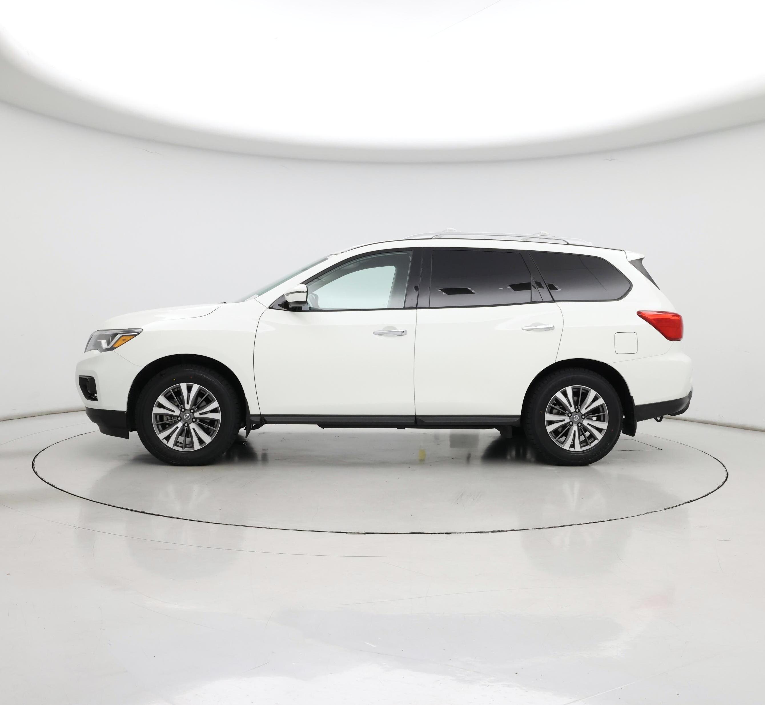 Thumbnail: 2019 Nissan Pathfinder - 3