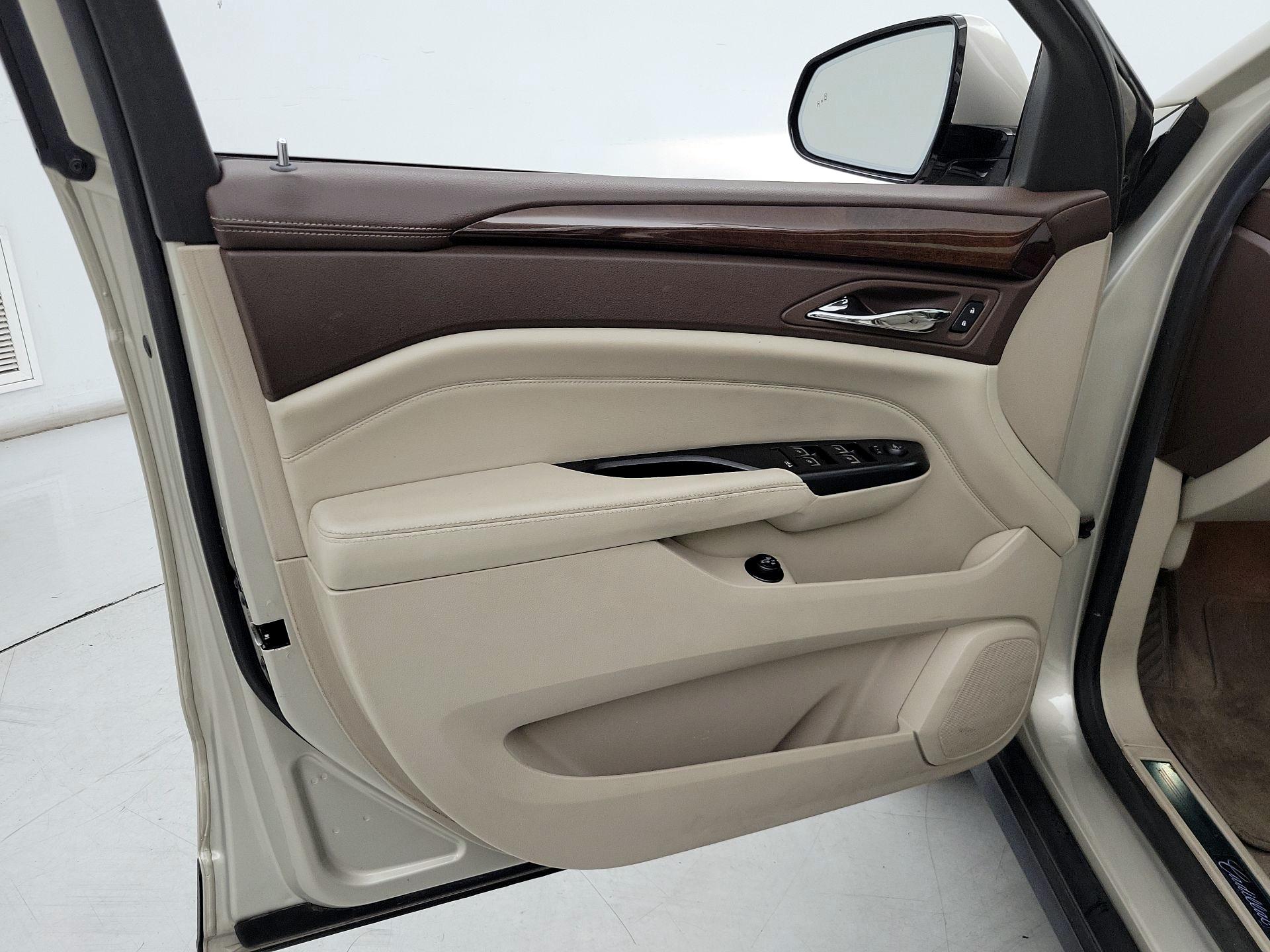 Thumbnail: 2016 Cadillac SRX - 12