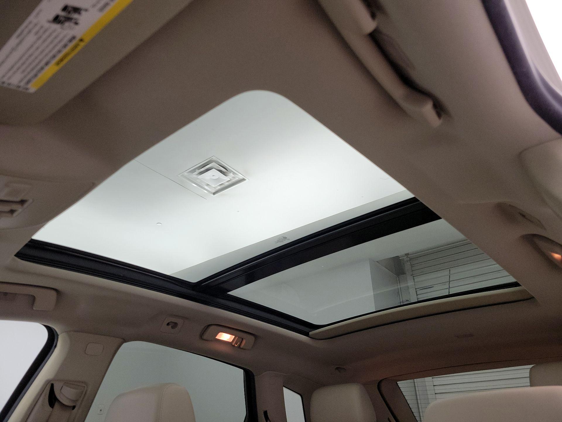 Thumbnail: 2016 Cadillac SRX - 19
