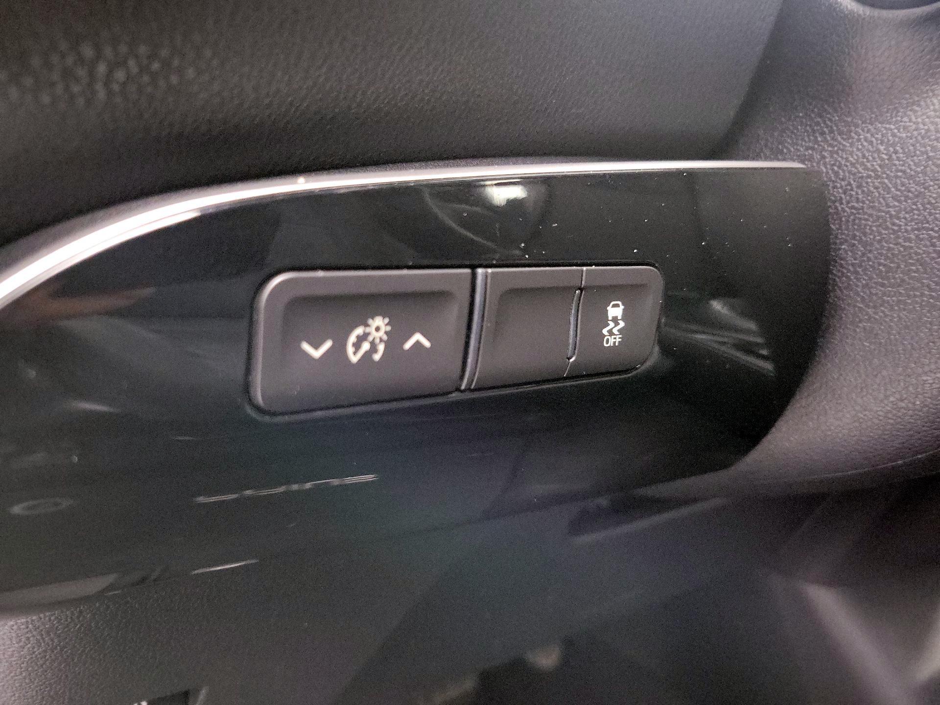 Thumbnail: 2016 Toyota Prius - 13