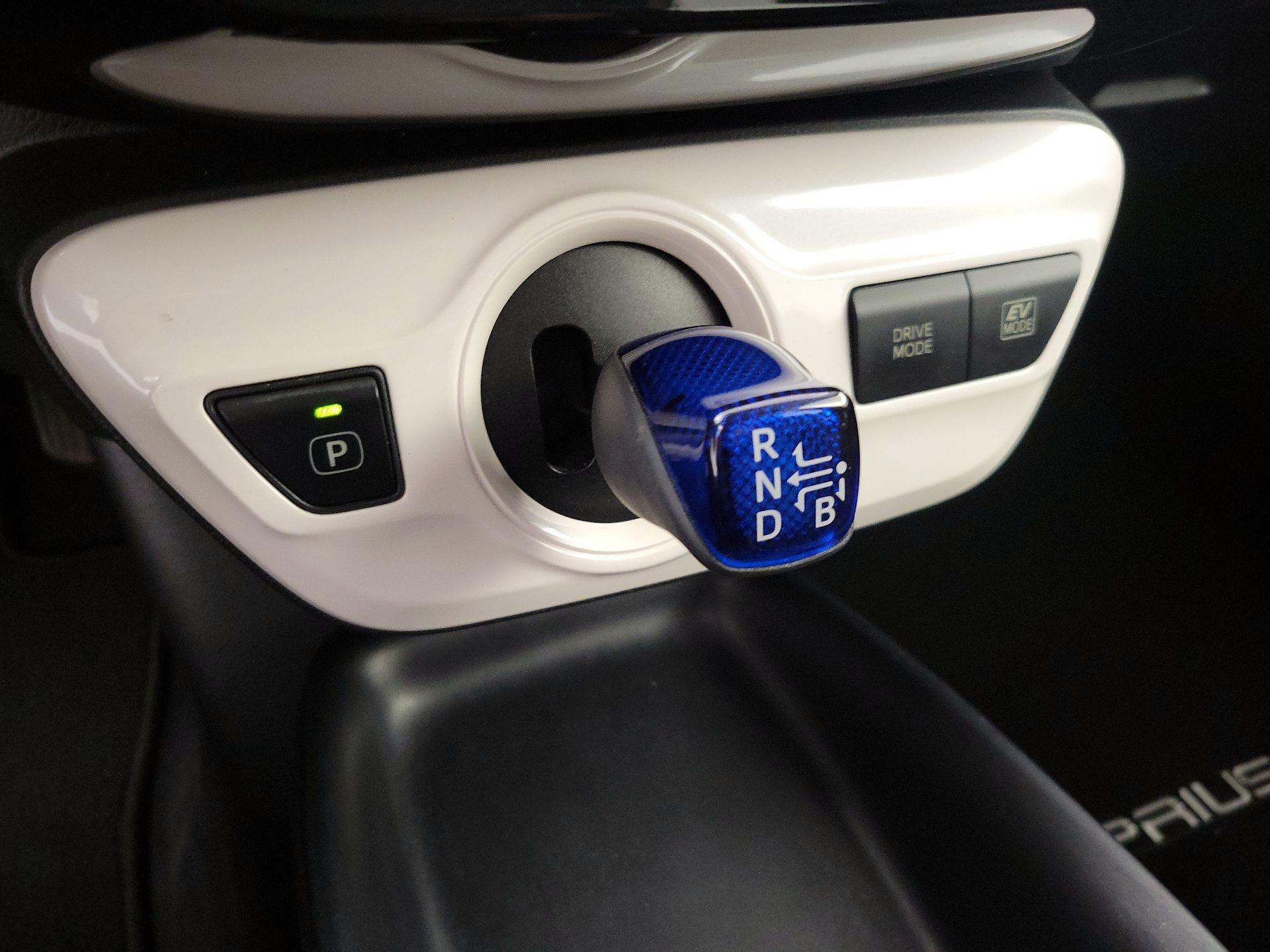 Thumbnail: 2016 Toyota Prius - 17
