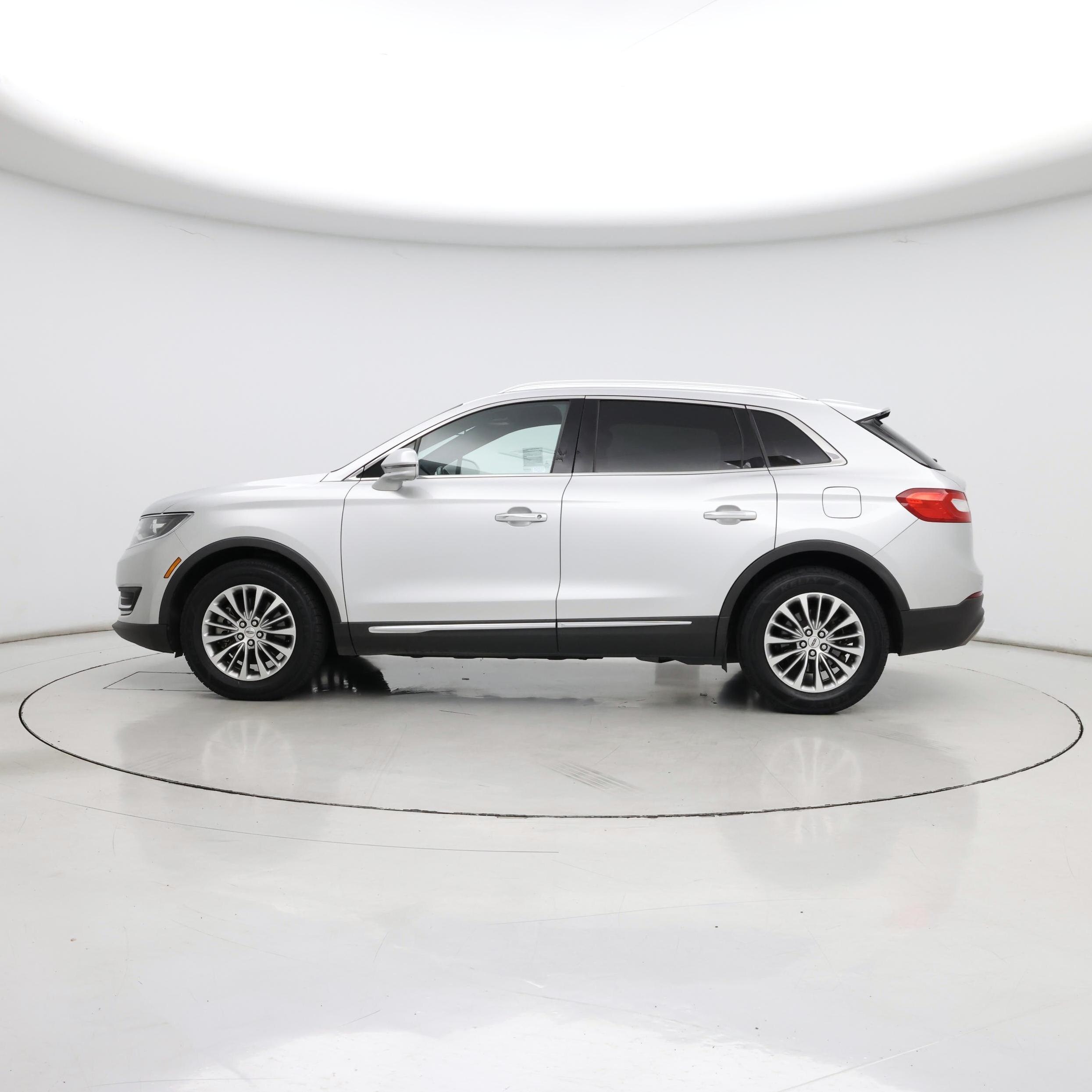 Thumbnail: 2016 Lincoln MKX - 3
