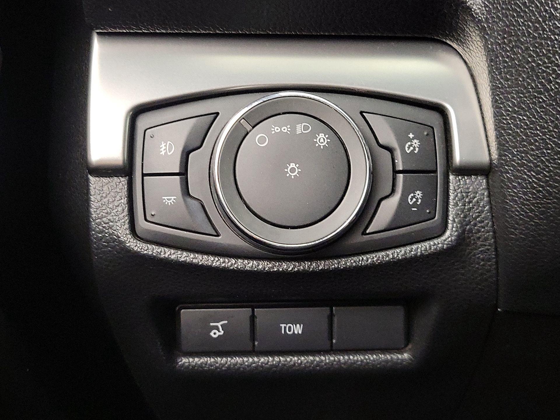 Thumbnail: 2018 Ford Explorer - 13