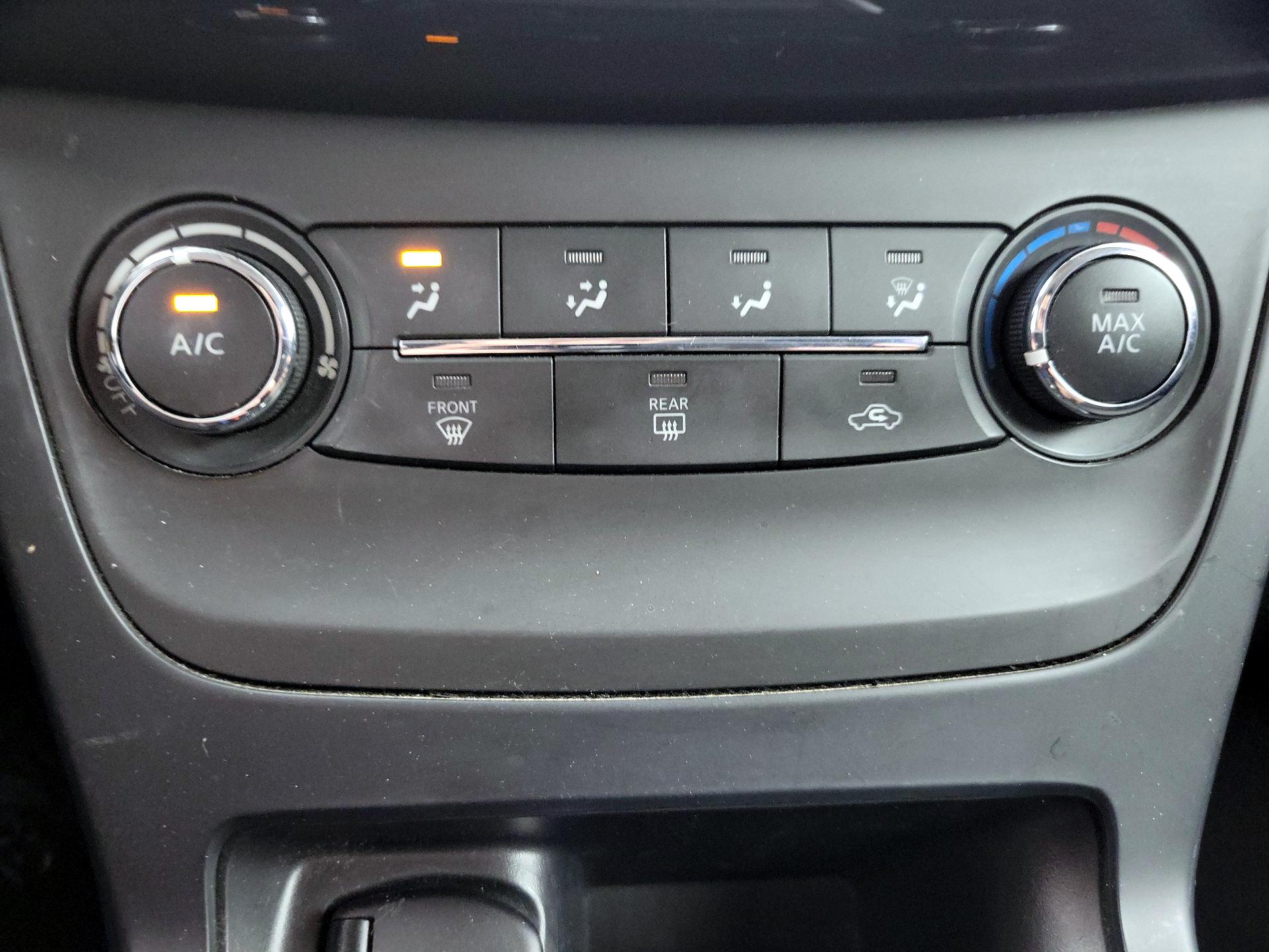 Thumbnail: 2019 Nissan Sentra - 16