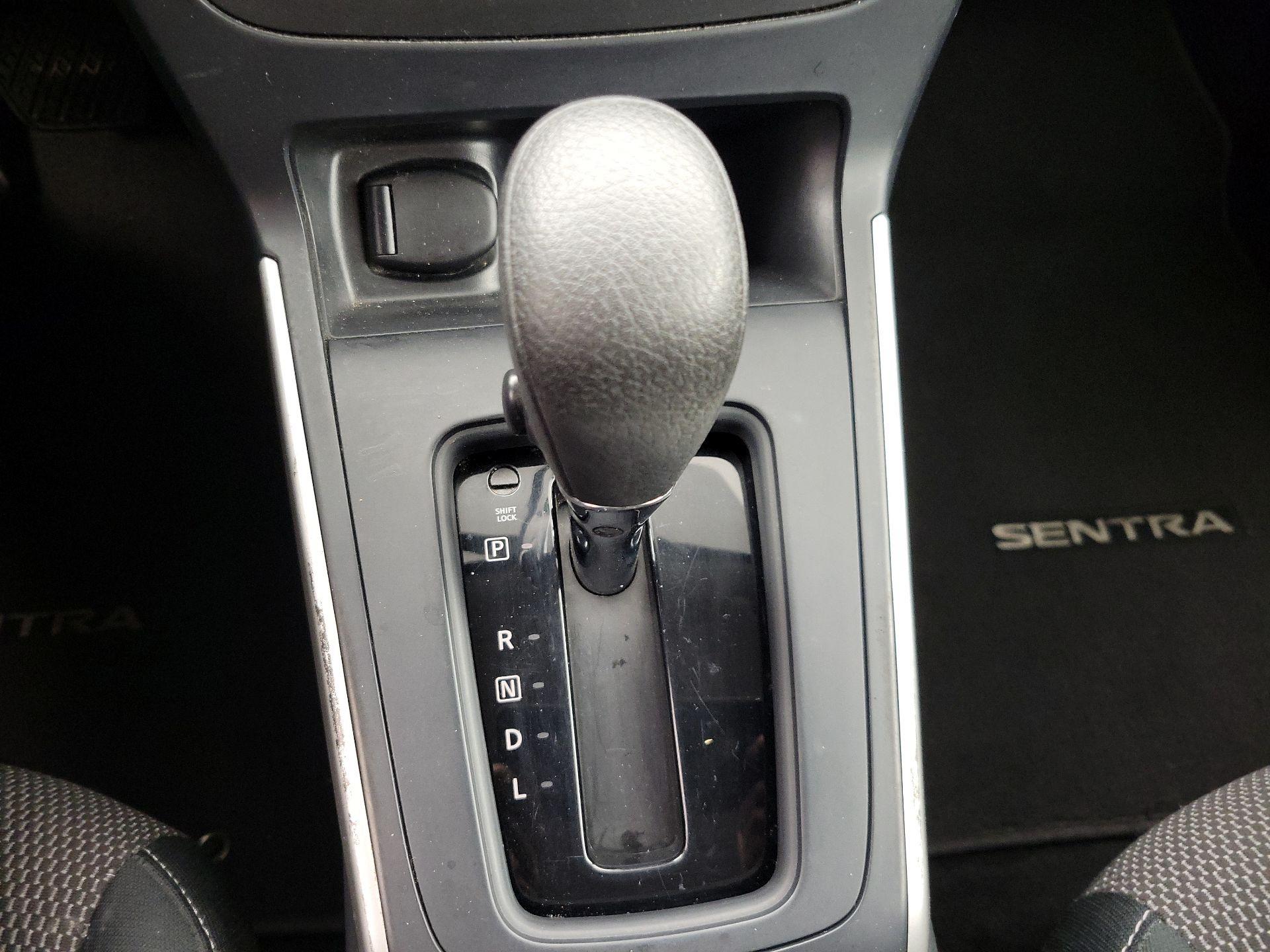 Thumbnail: 2019 Nissan Sentra - 17
