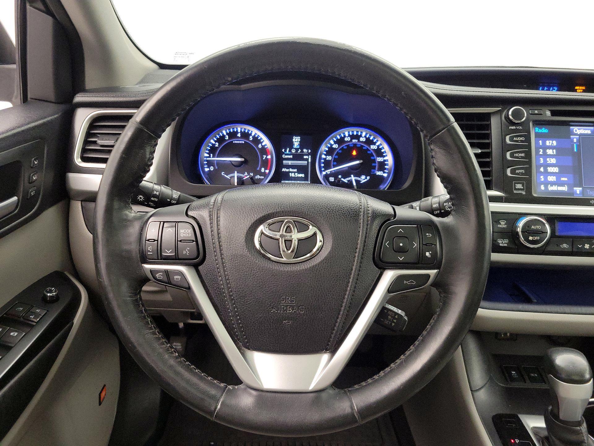 Thumbnail: 2015 Toyota Highlander - 10
