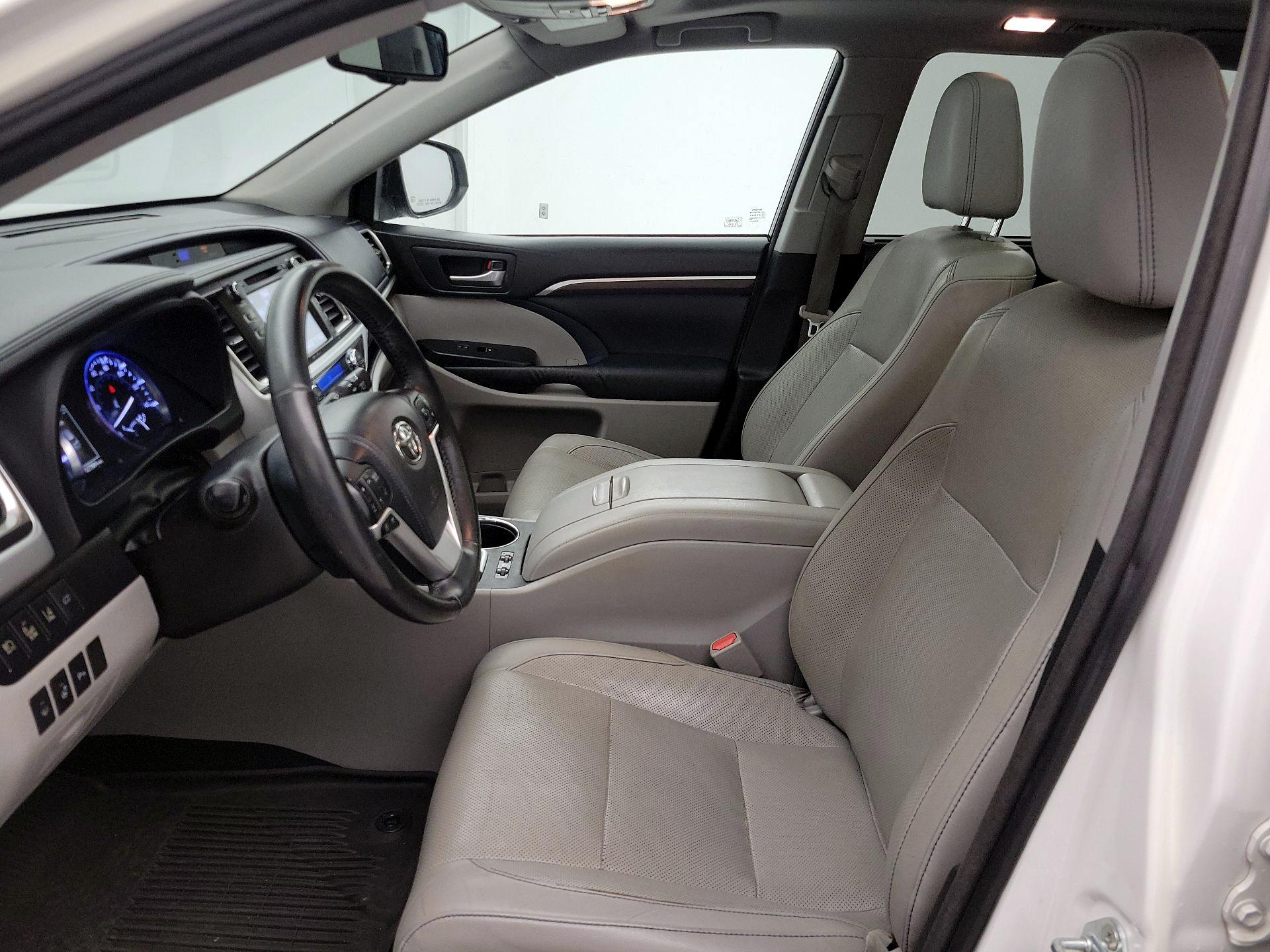 Thumbnail: 2015 Toyota Highlander - 11