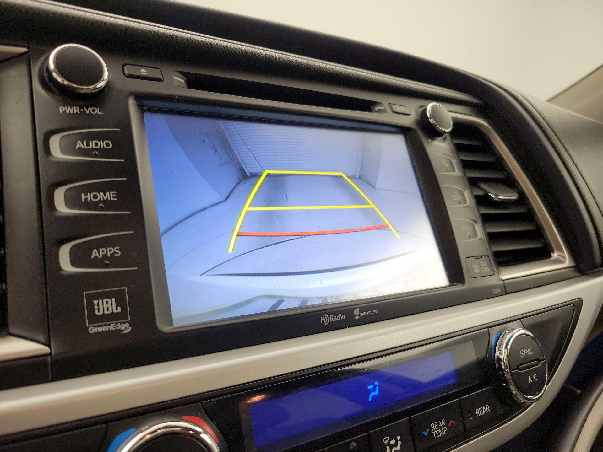 Thumbnail: 2015 Toyota Highlander - 14