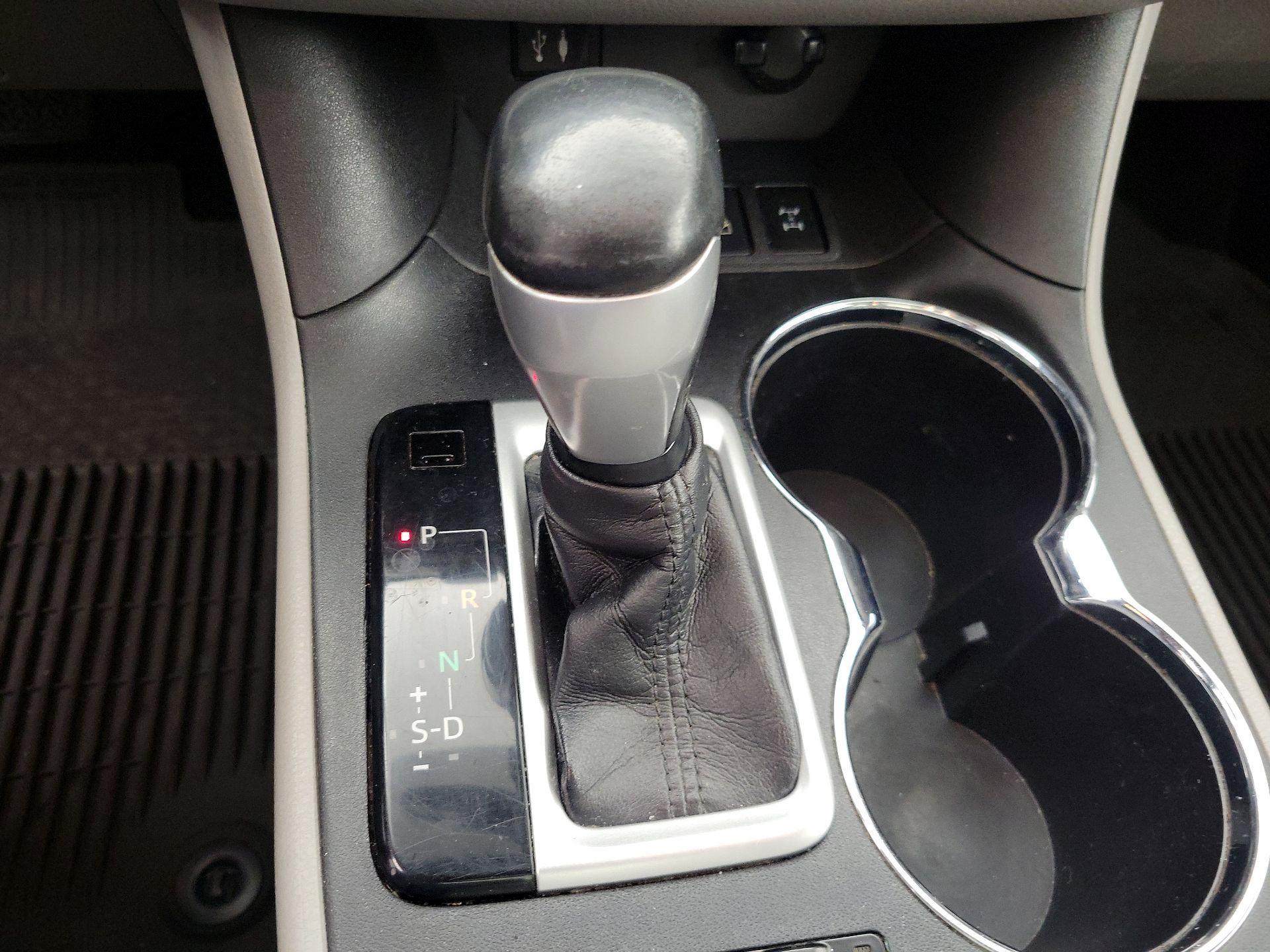 Thumbnail: 2015 Toyota Highlander - 17