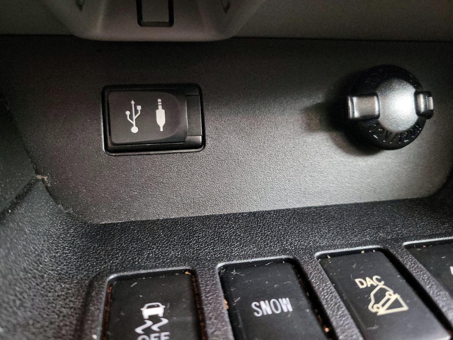 Thumbnail: 2015 Toyota Highlander - 18