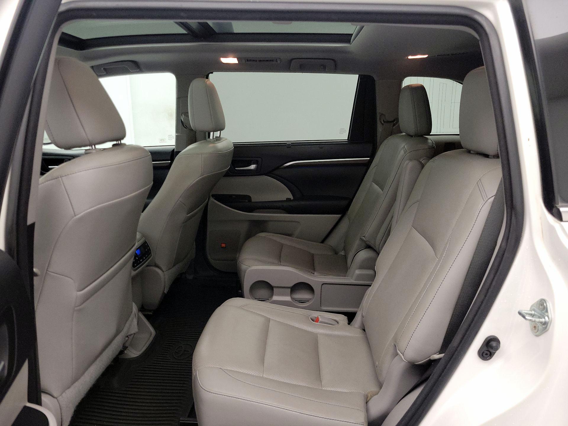 Thumbnail: 2015 Toyota Highlander - 20
