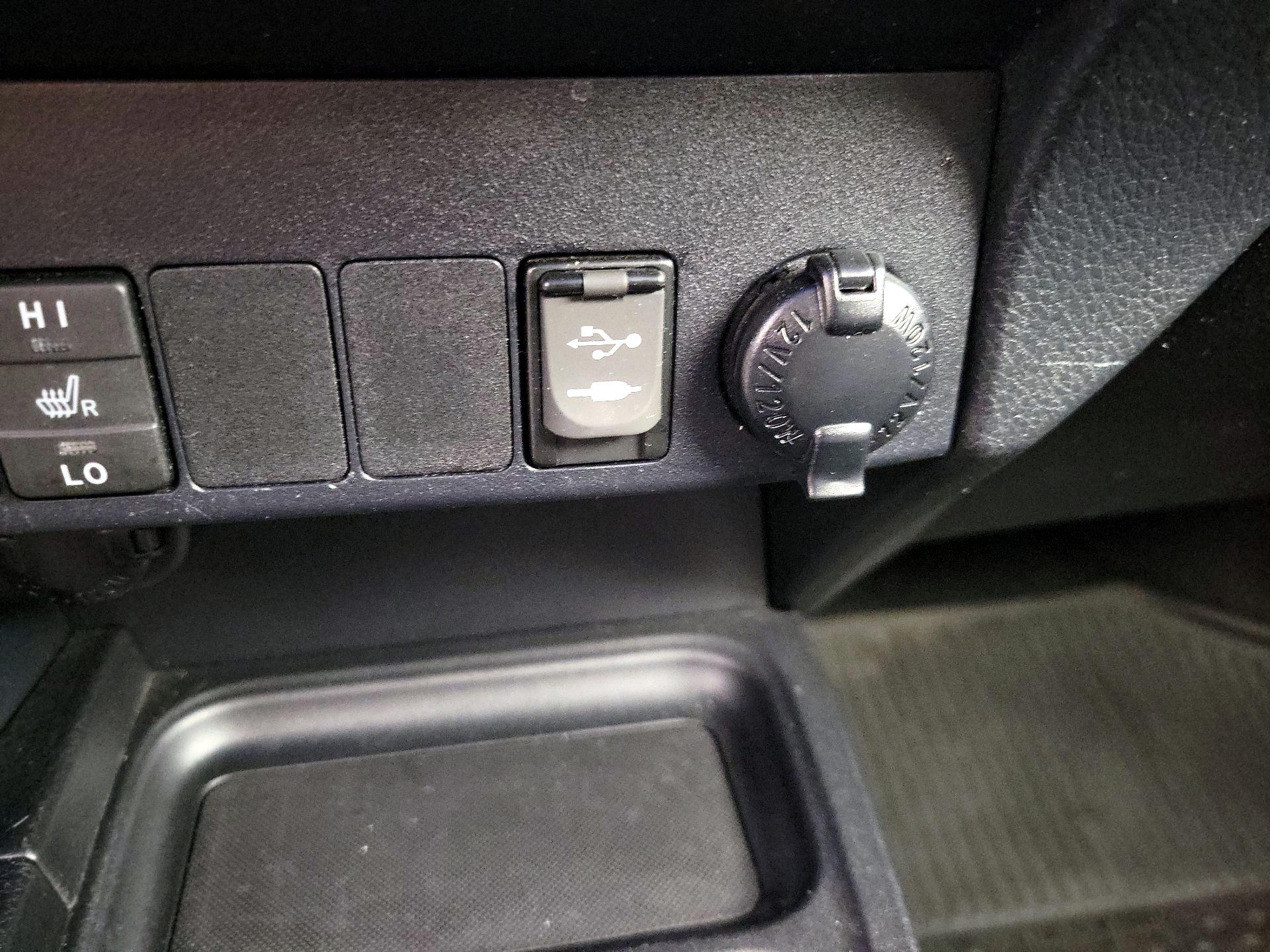 Thumbnail: 2018 Toyota RAV4 - 18