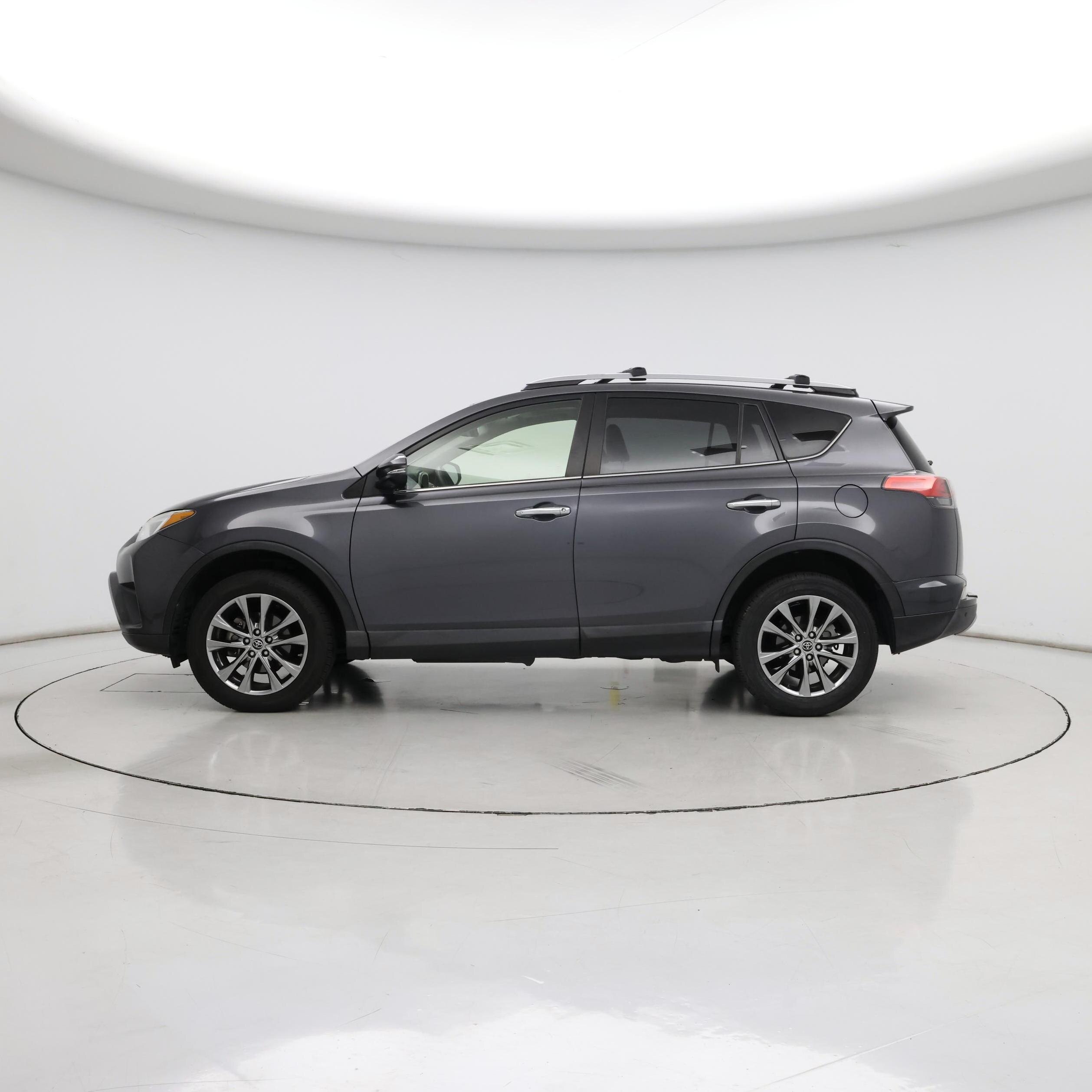 Thumbnail: 2018 Toyota RAV4 - 3