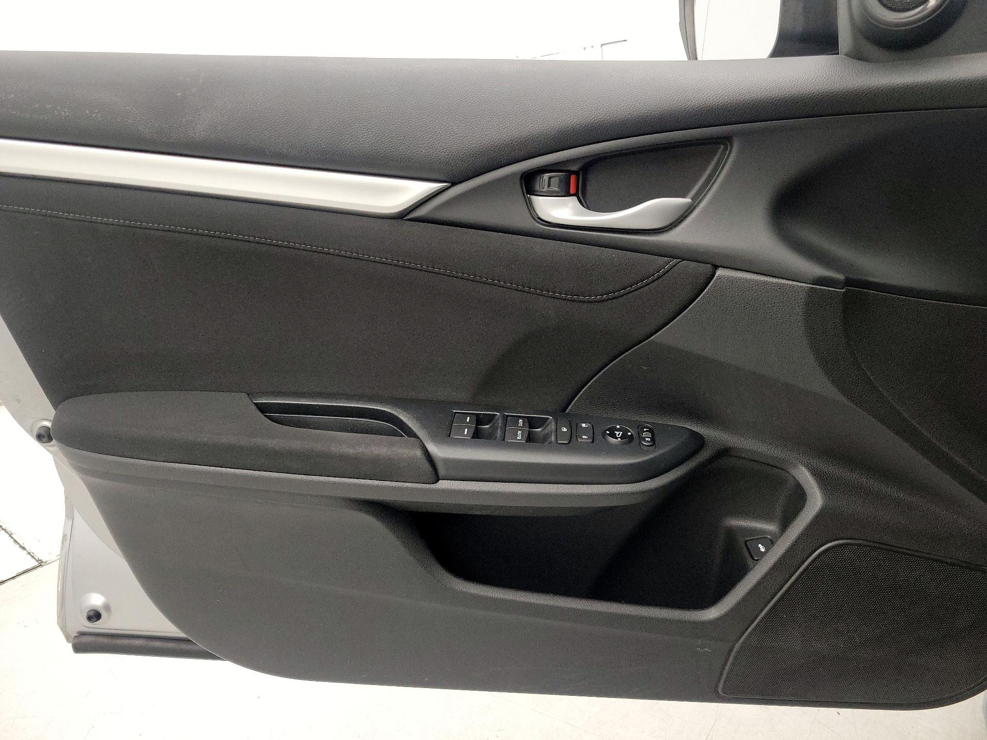 Thumbnail: 2016 Honda Civic - 12