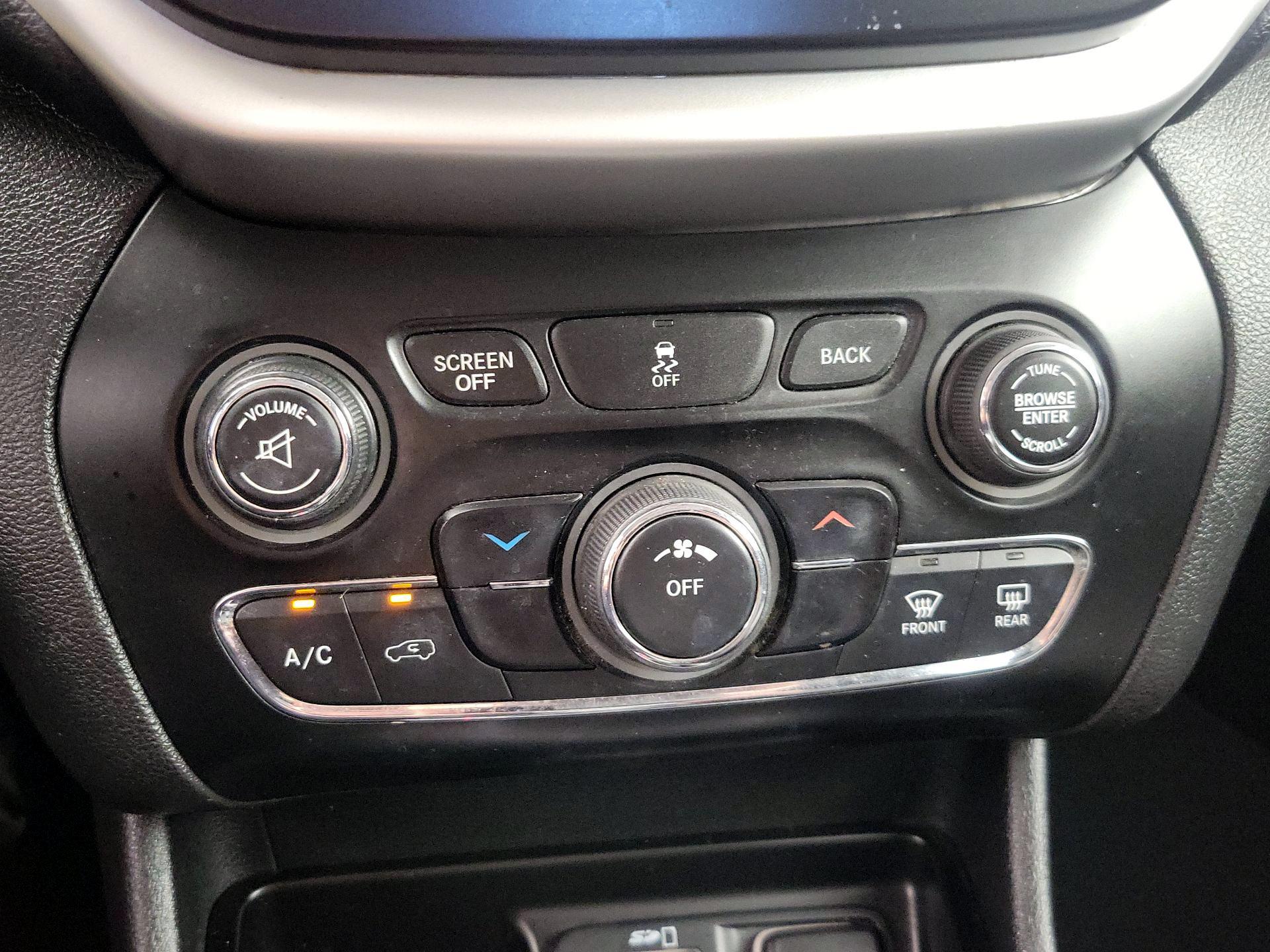 Thumbnail: 2014 Jeep Cherokee - 16