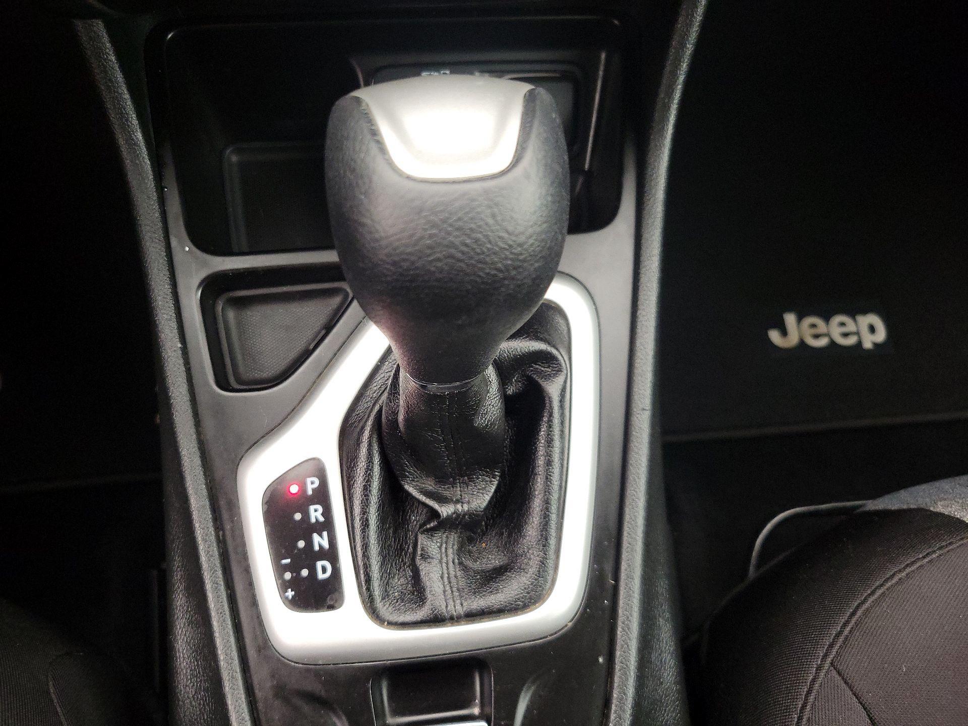 Thumbnail: 2014 Jeep Cherokee - 17