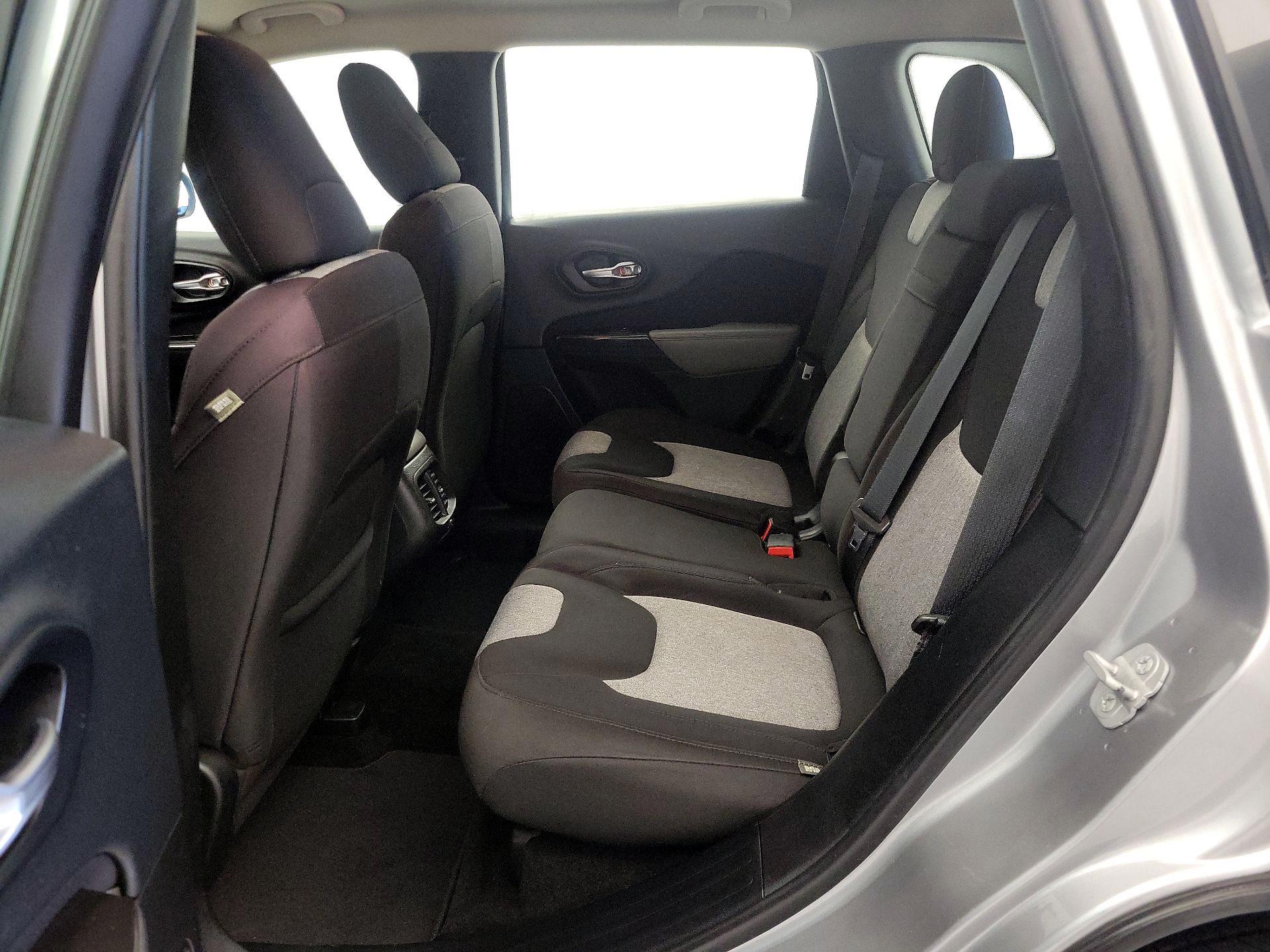 Thumbnail: 2014 Jeep Cherokee - 19