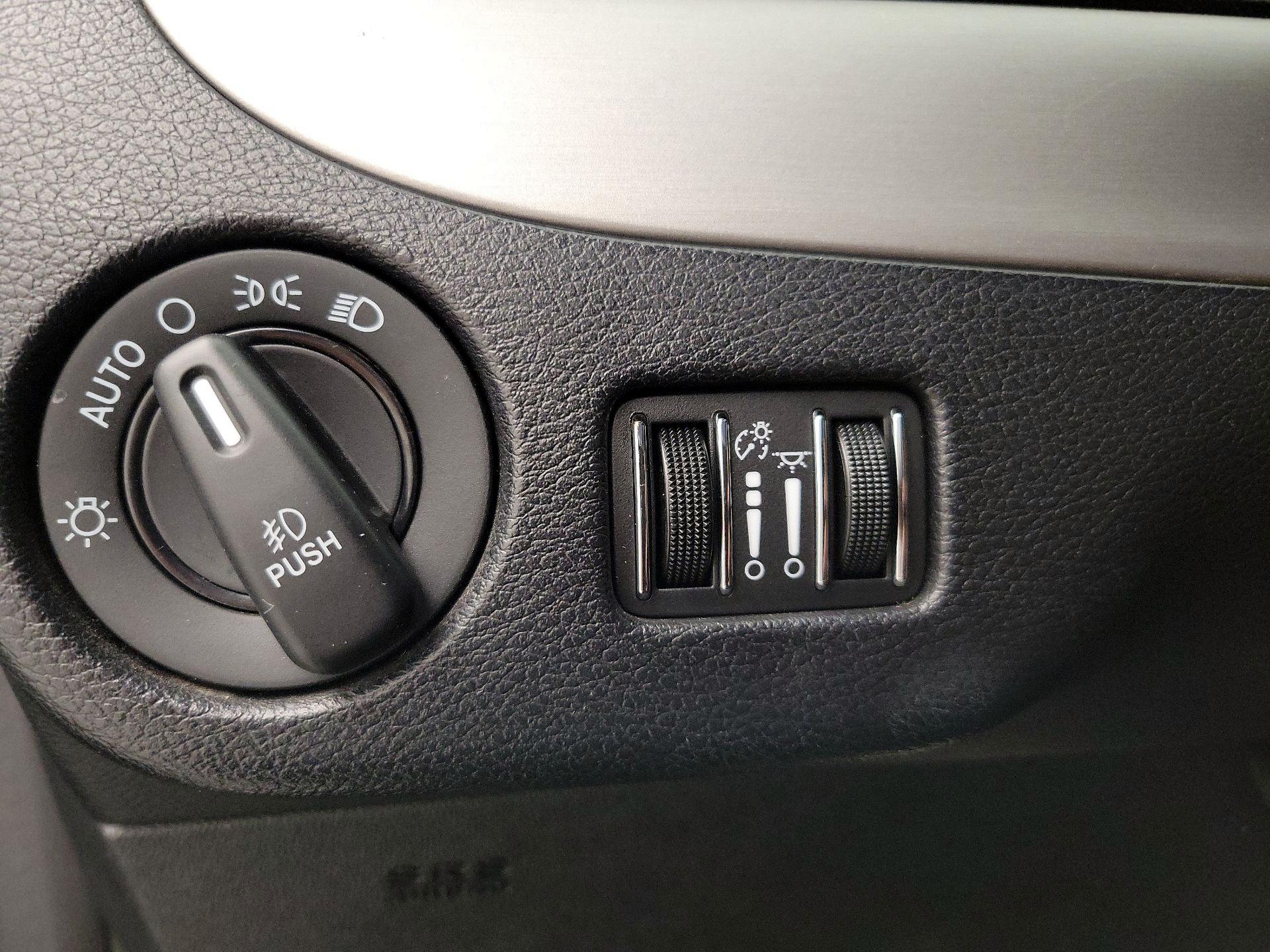 Thumbnail: 2018 Dodge Grand Caravan - 13