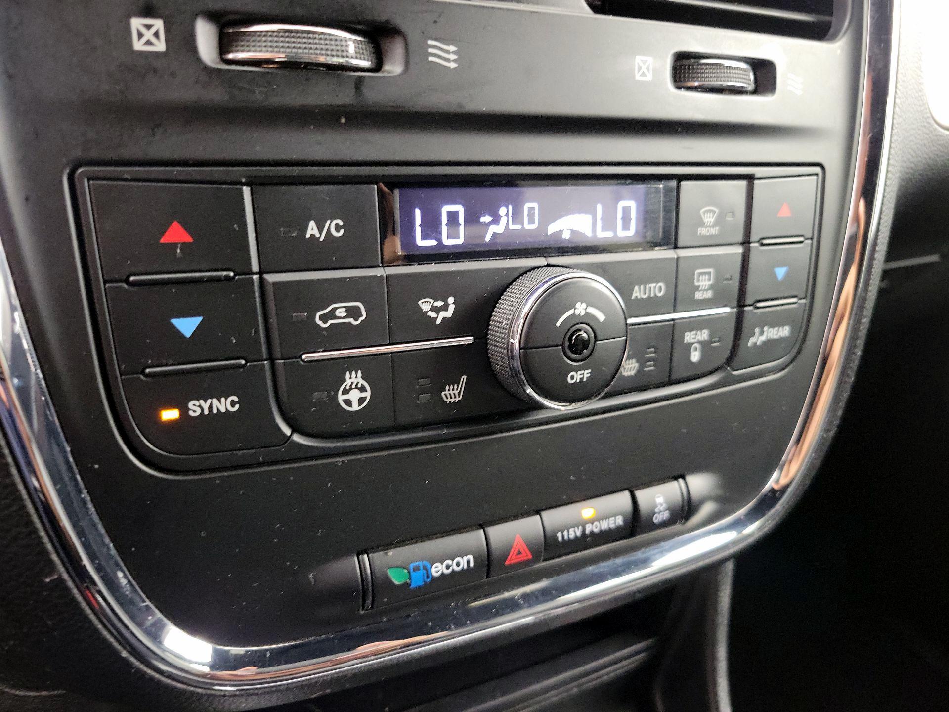 Thumbnail: 2018 Dodge Grand Caravan - 16