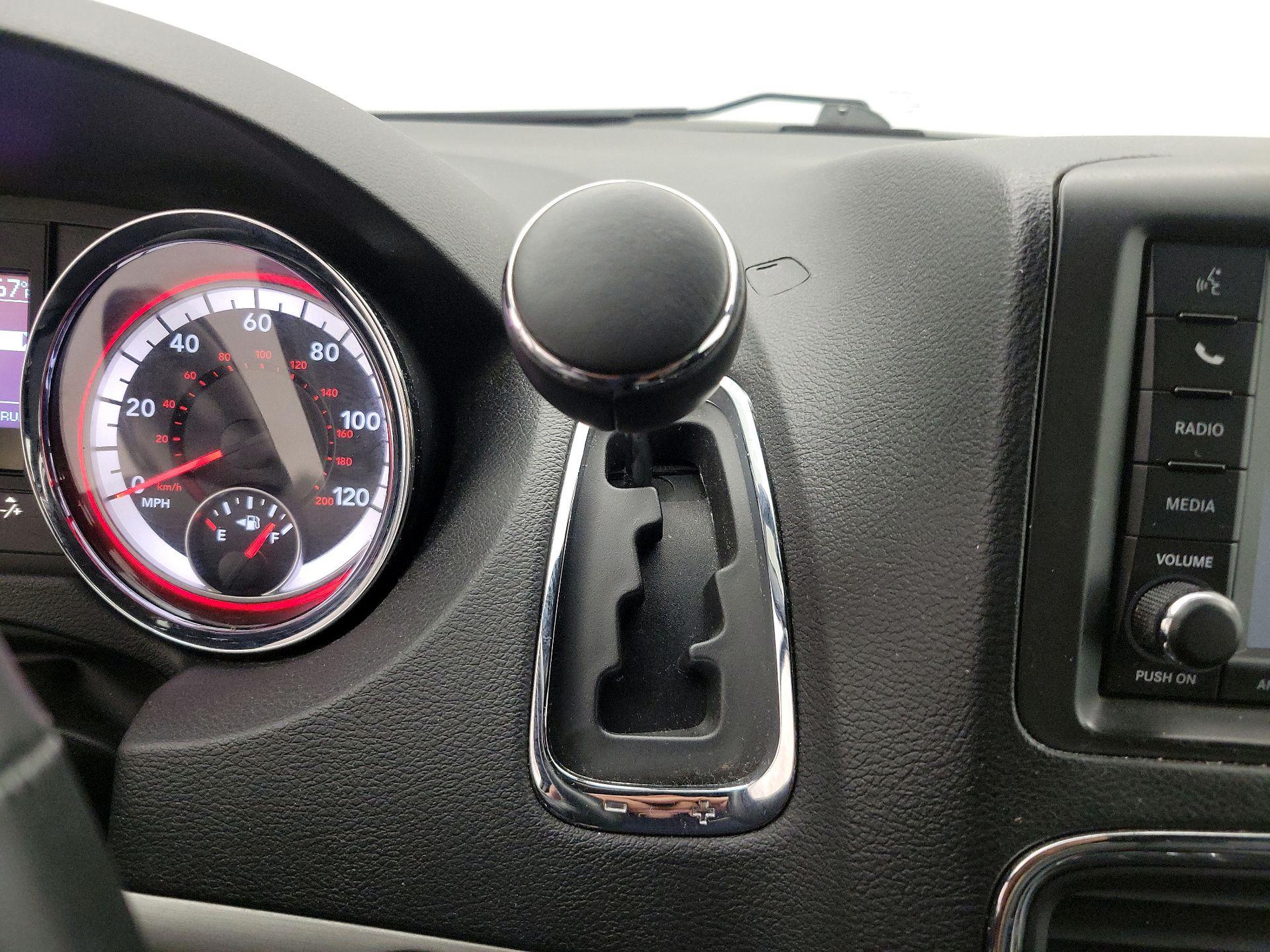 Thumbnail: 2018 Dodge Grand Caravan - 17
