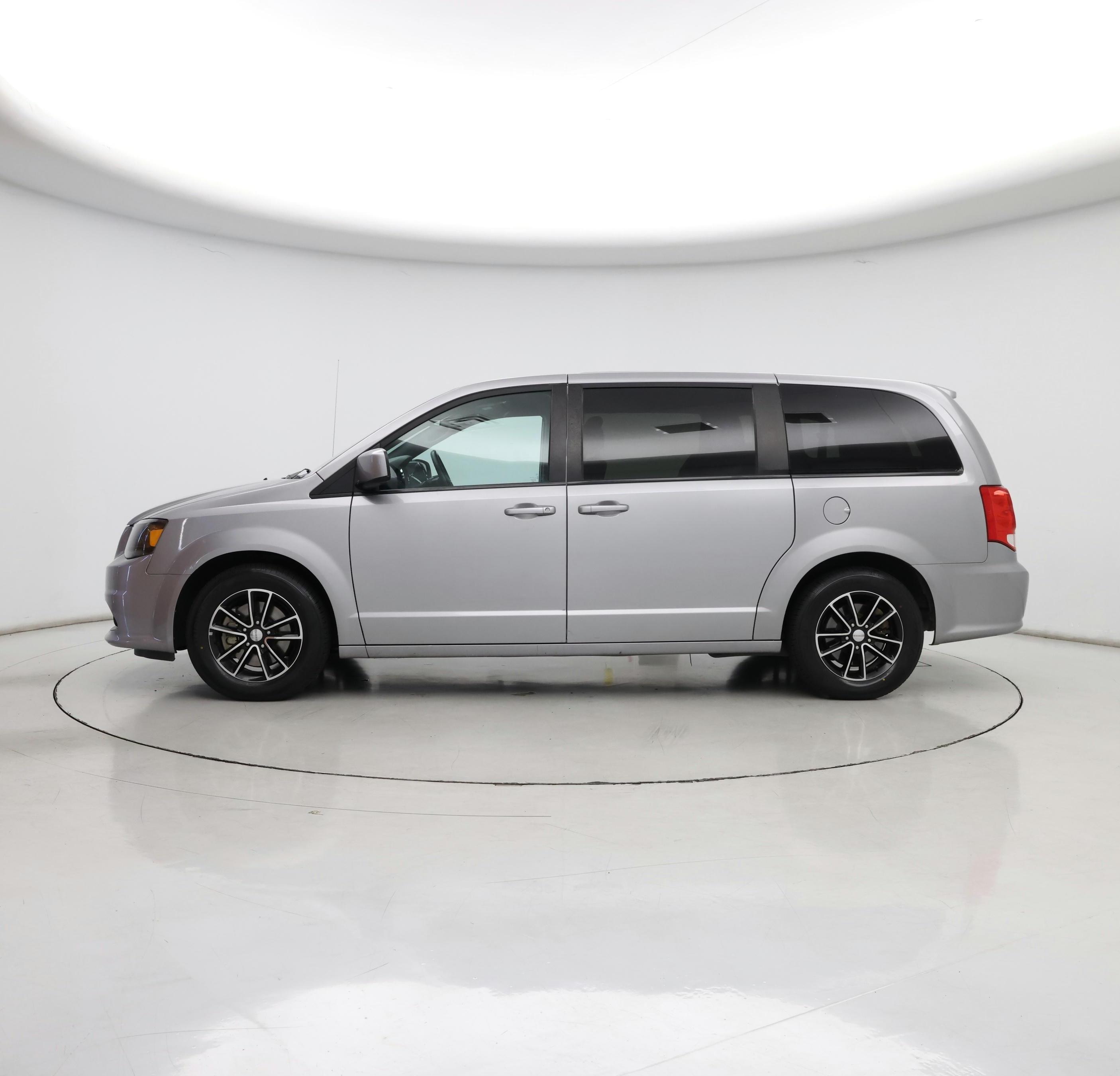 Thumbnail: 2018 Dodge Grand Caravan - 3