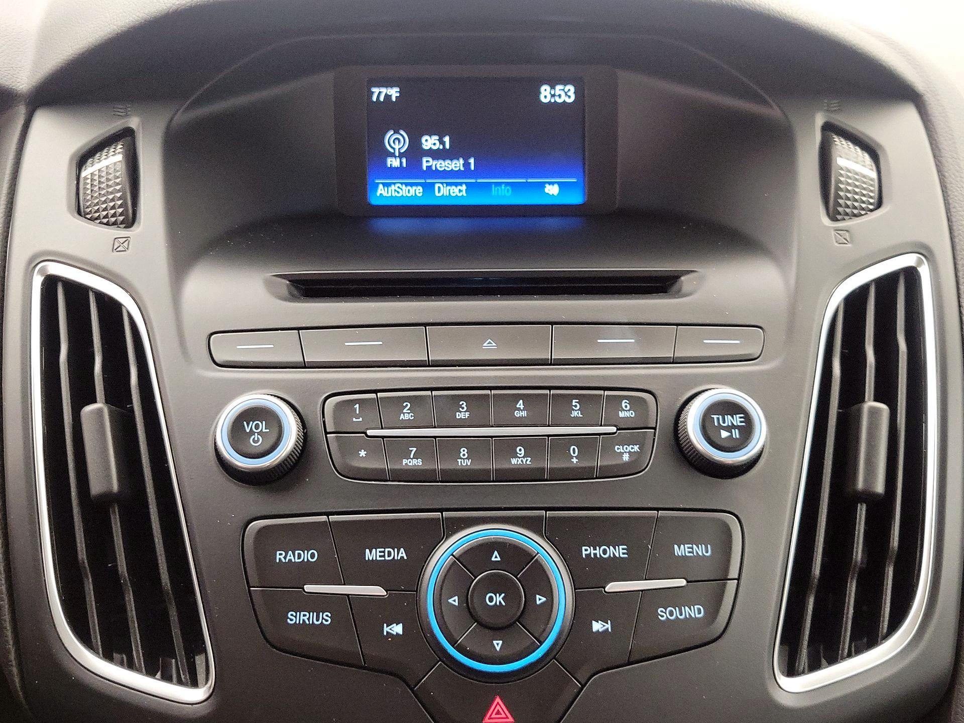 Thumbnail: 2015 Ford Focus - 15