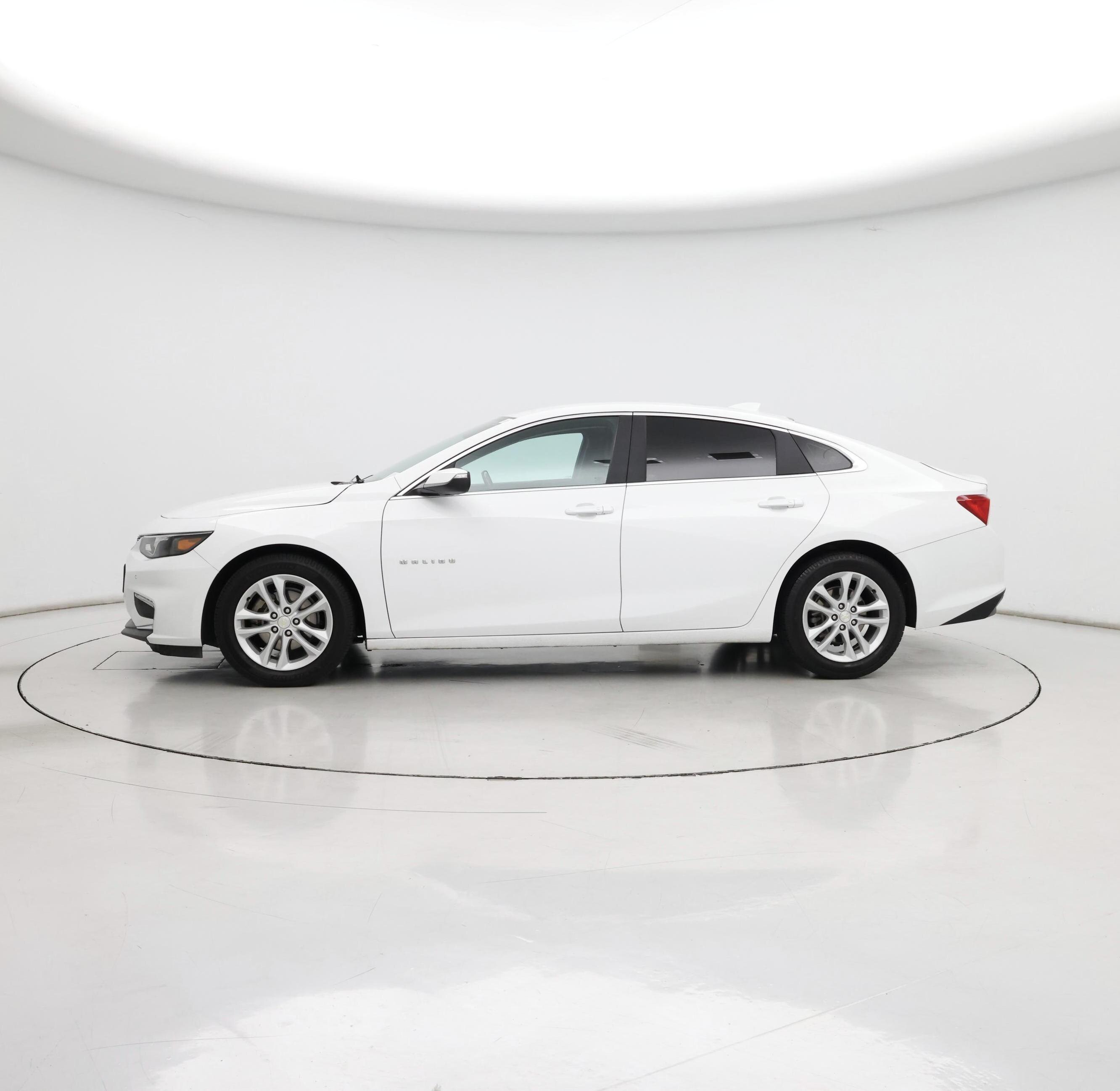 Thumbnail: 2018 Chevrolet Malibu - 3