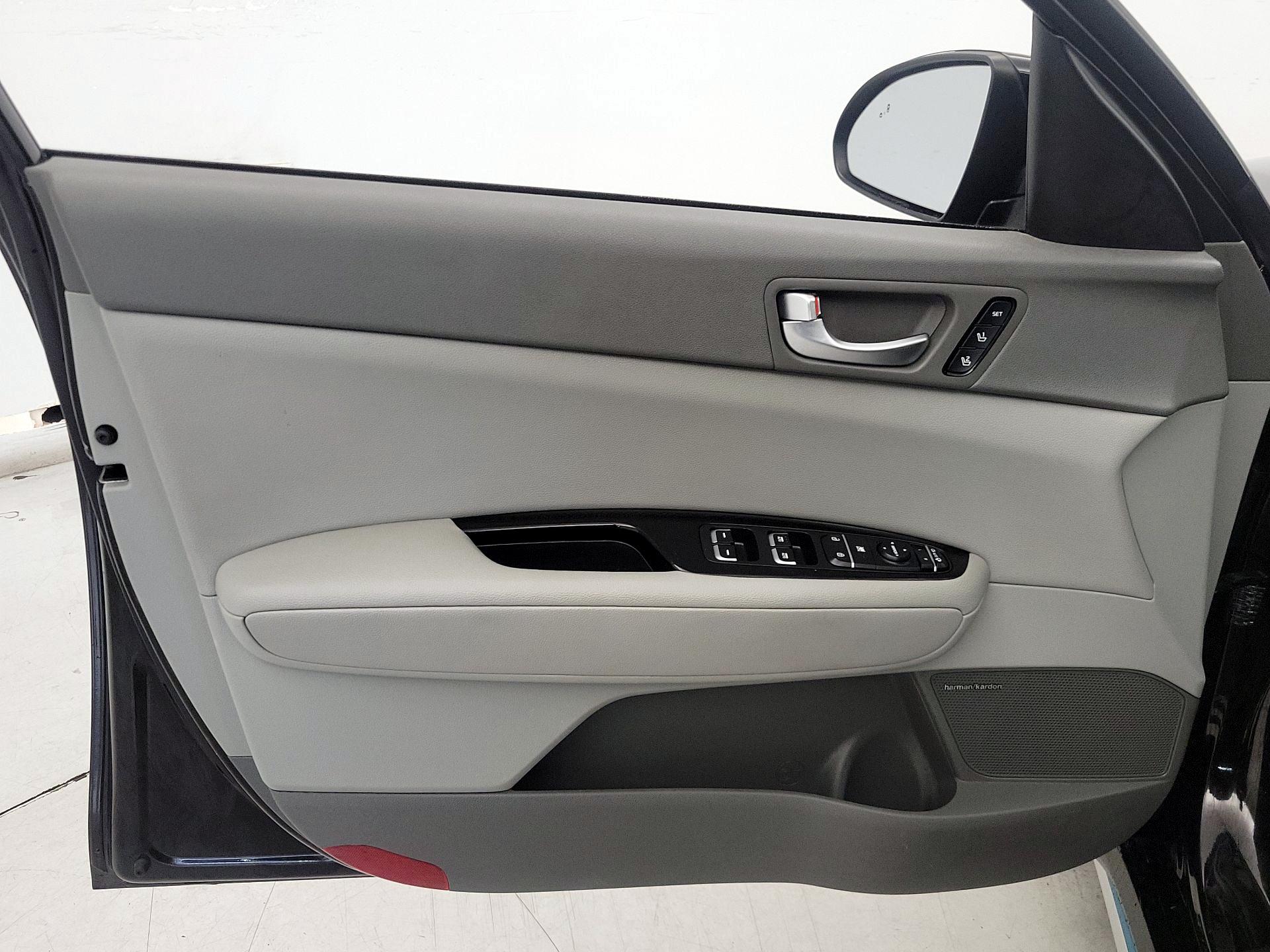 Thumbnail: 2017 Kia Optima - 12