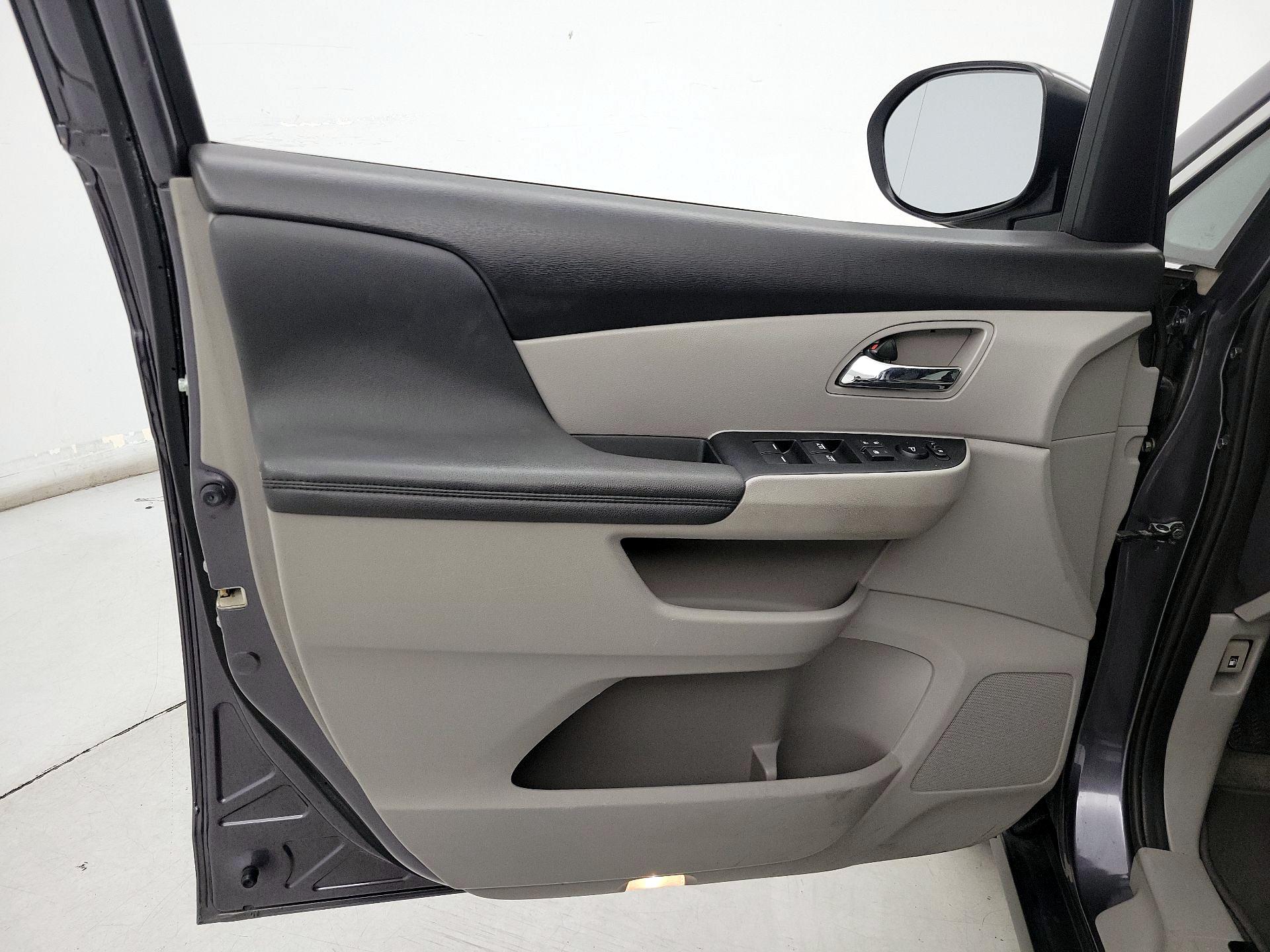 Thumbnail: 2015 Honda Odyssey - 12