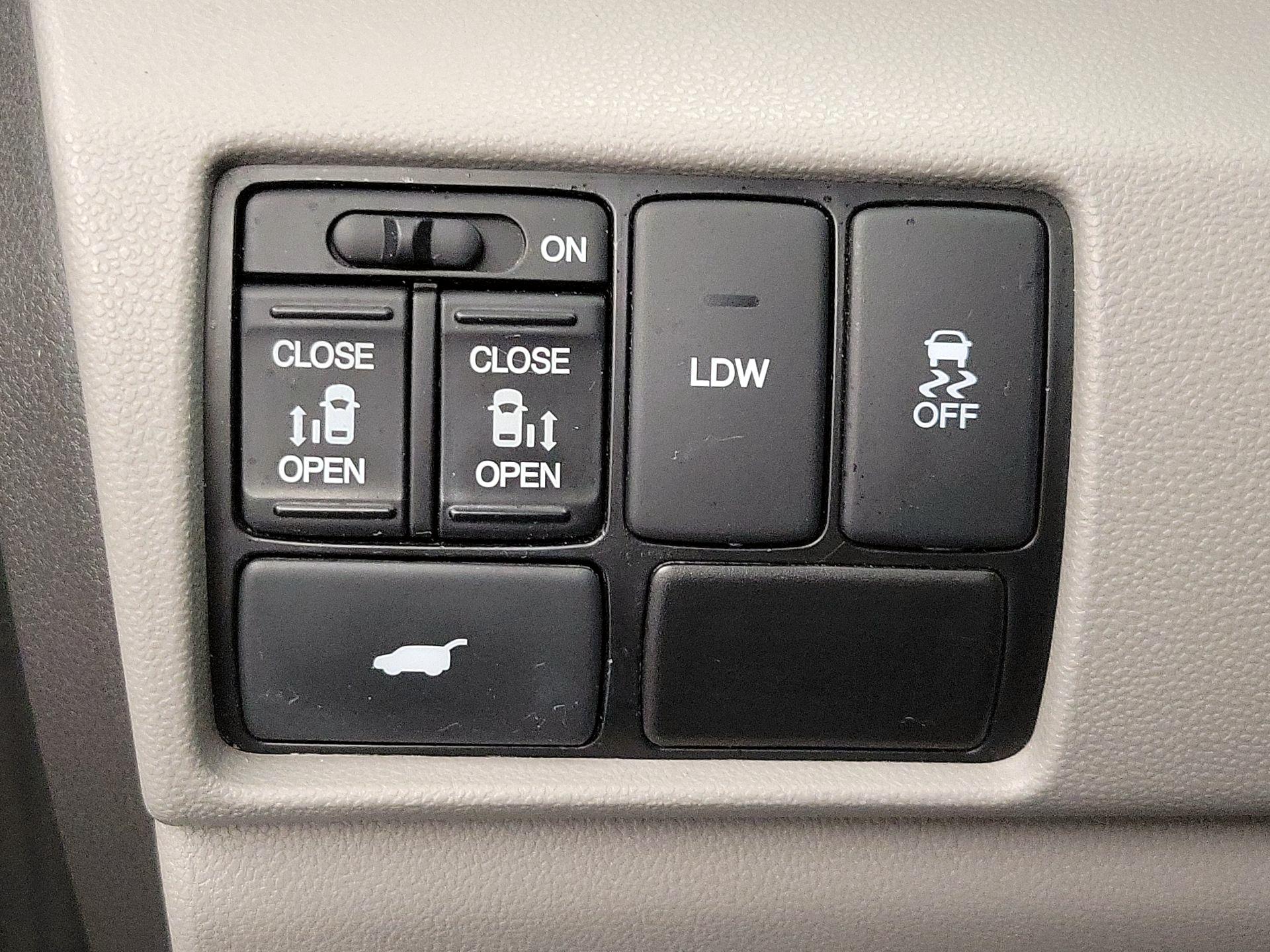 Thumbnail: 2015 Honda Odyssey - 13