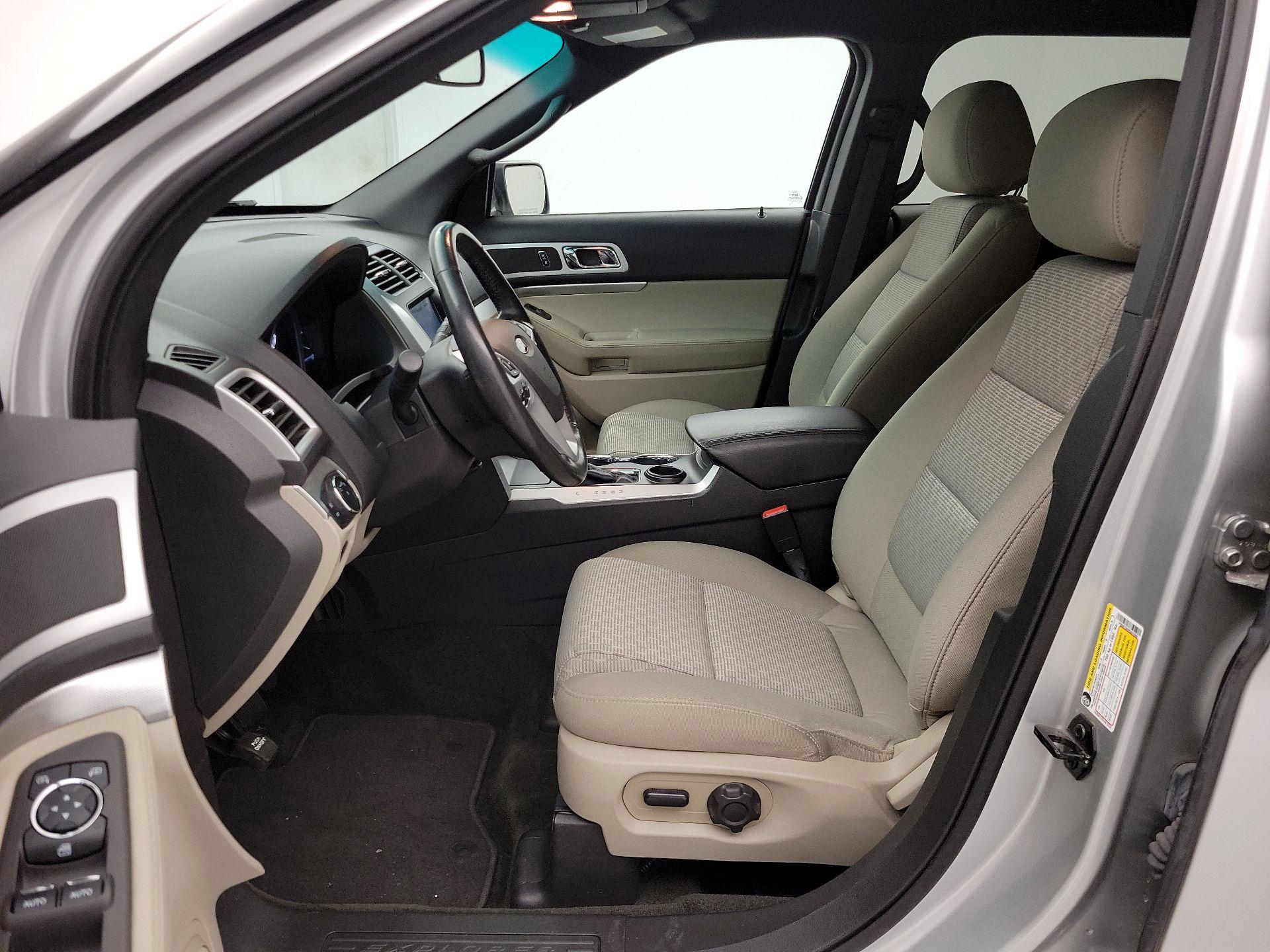 Thumbnail: 2015 Ford Explorer - 11