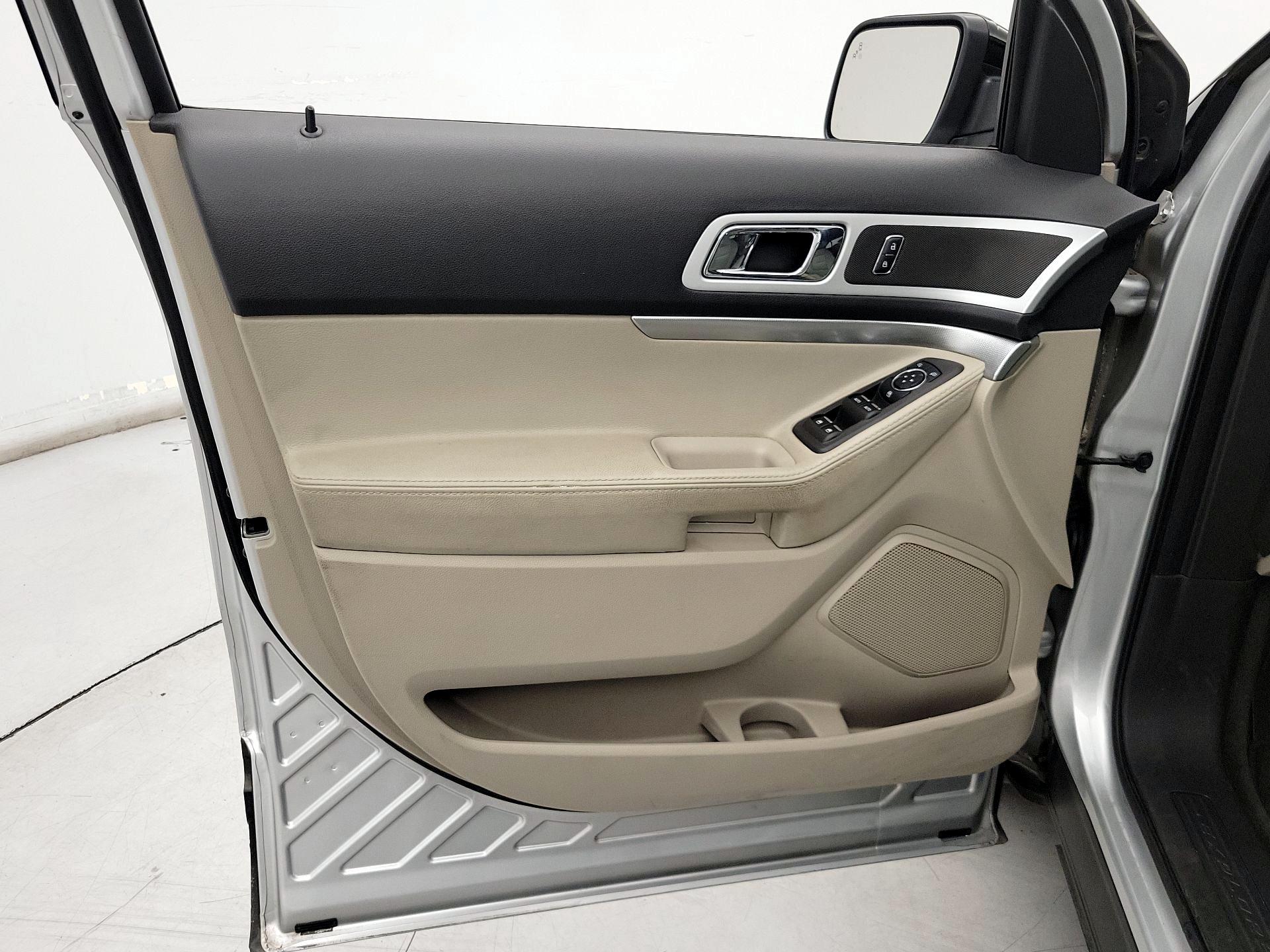 Thumbnail: 2015 Ford Explorer - 12