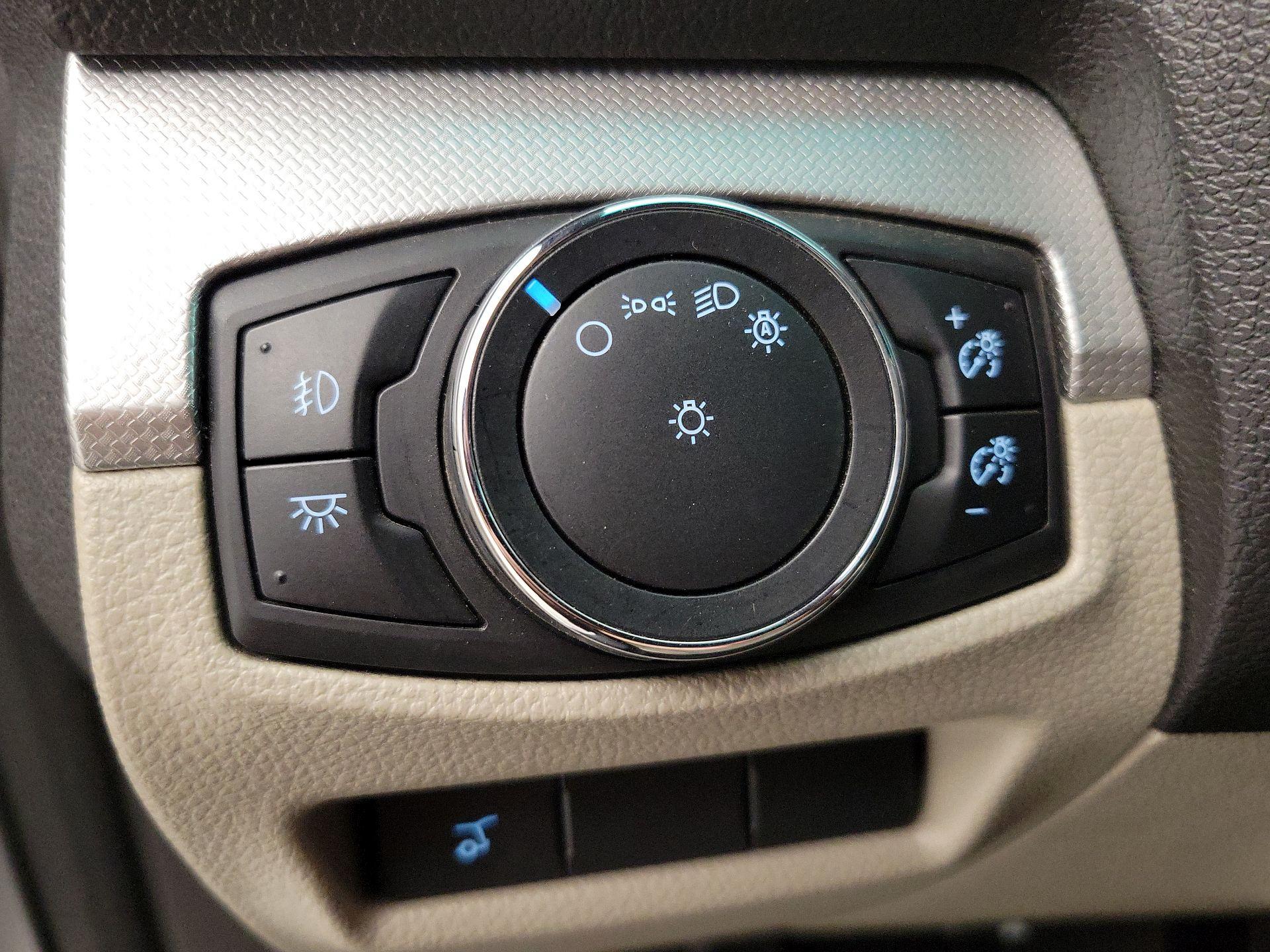 Thumbnail: 2015 Ford Explorer - 13