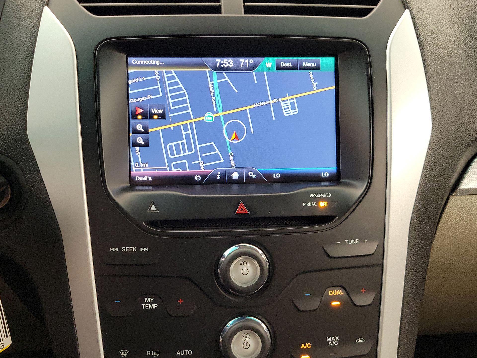 Thumbnail: 2015 Ford Explorer - 14